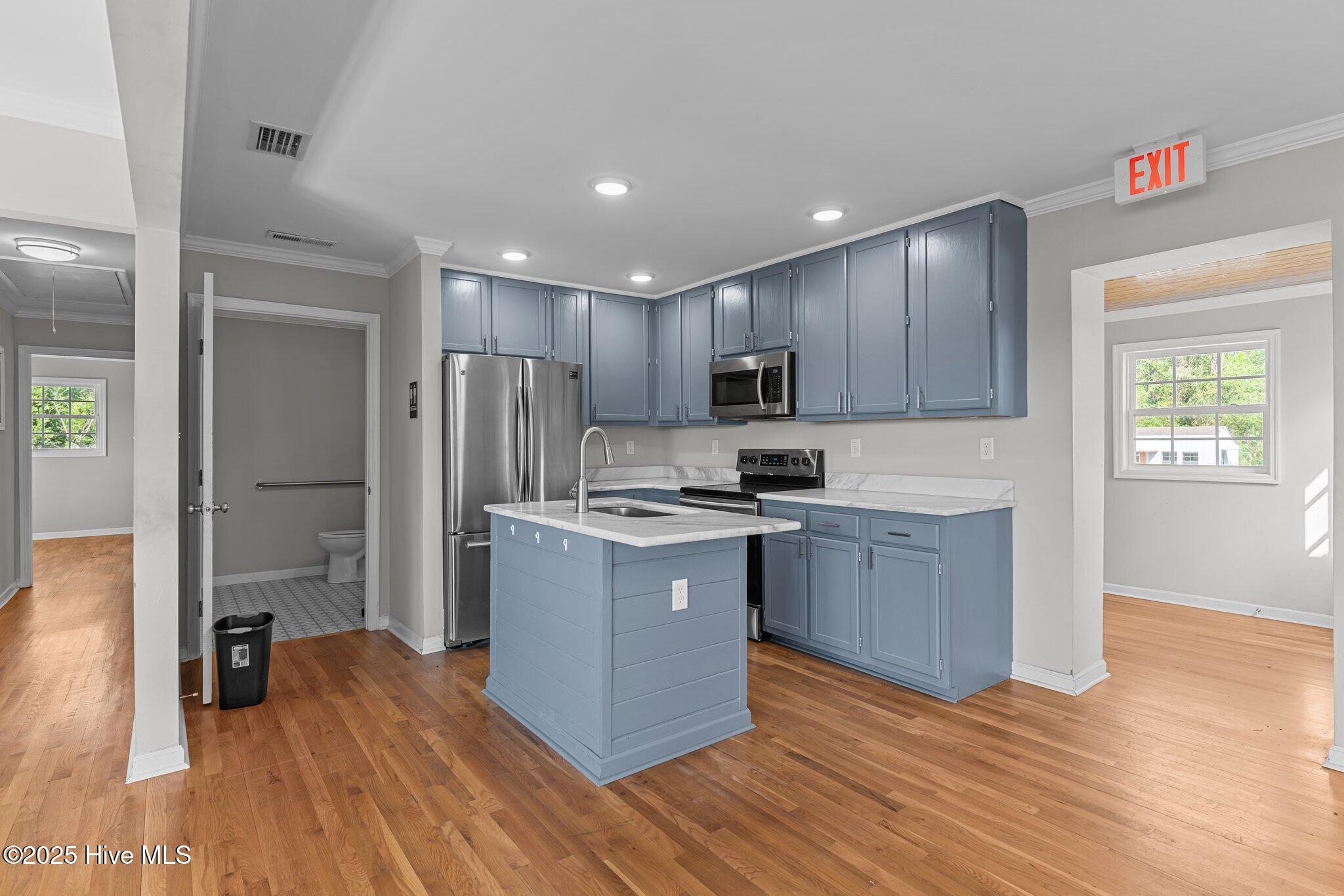 1534 N Kerr Avenue Property Photo 22