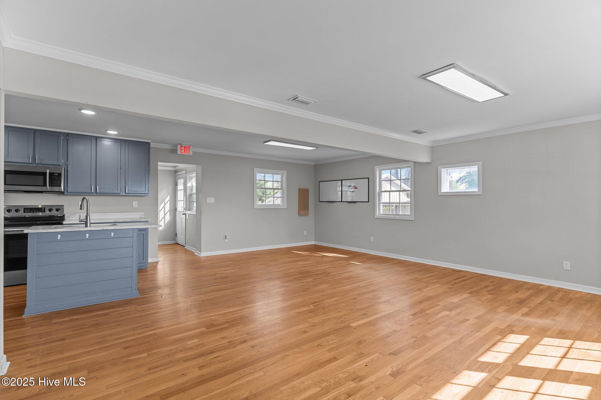1534 N Kerr Avenue Property Photo 23