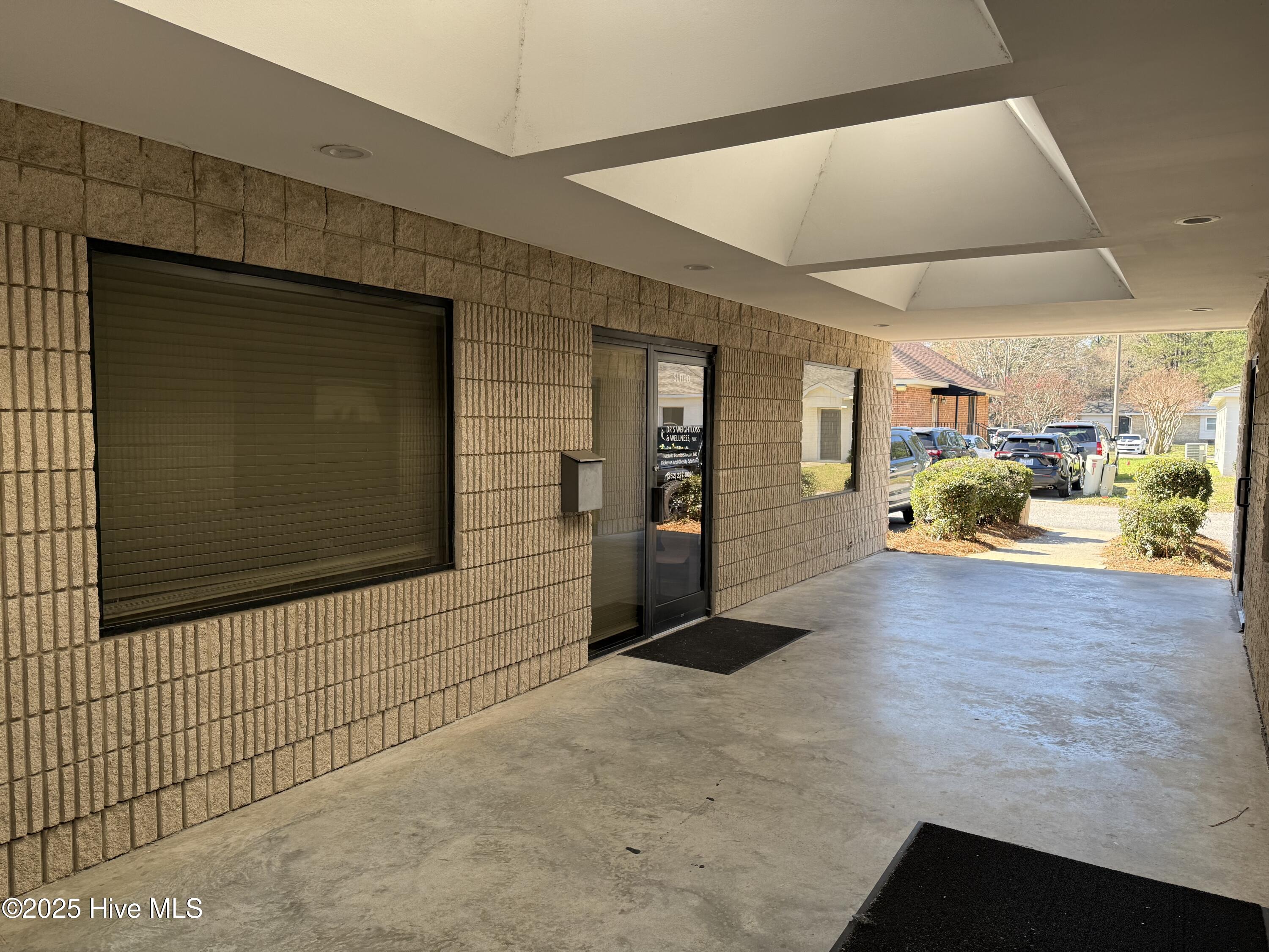 202 E Arlington Boulevard D Property Photo 3