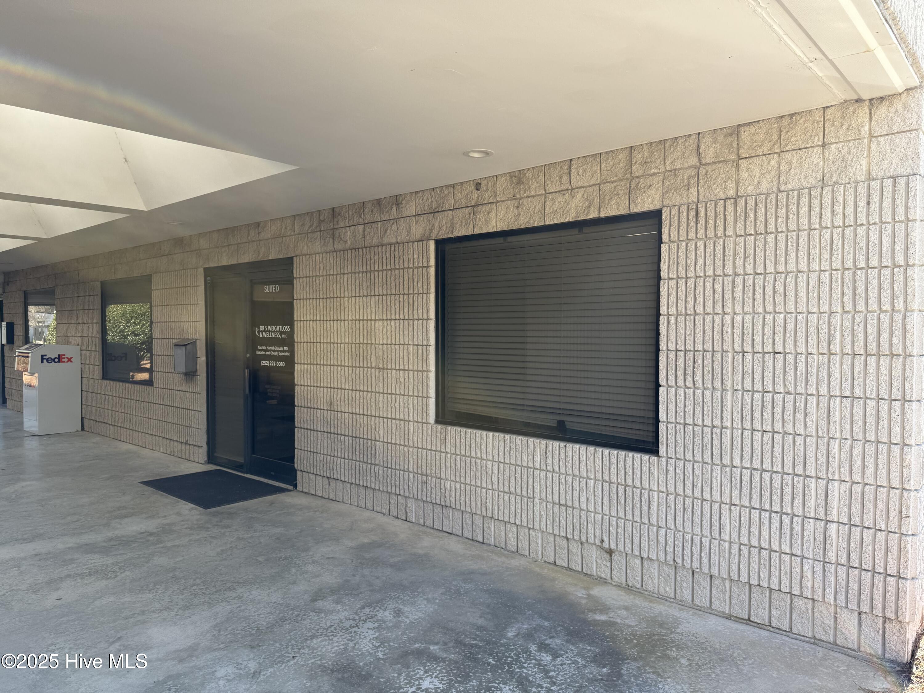202 E Arlington Boulevard D Property Photo 4