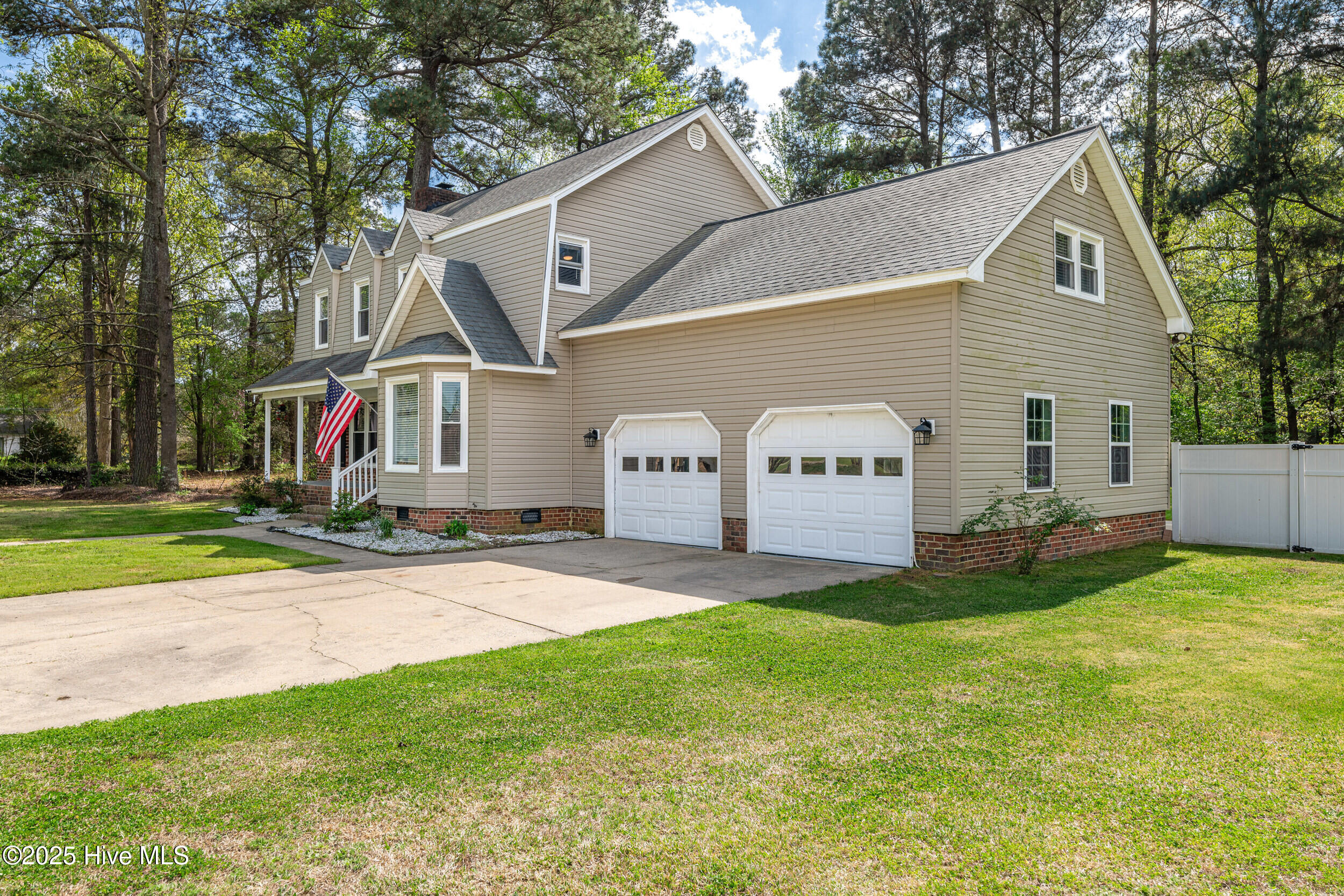 103 E Raintree Lane Property Photo 4
