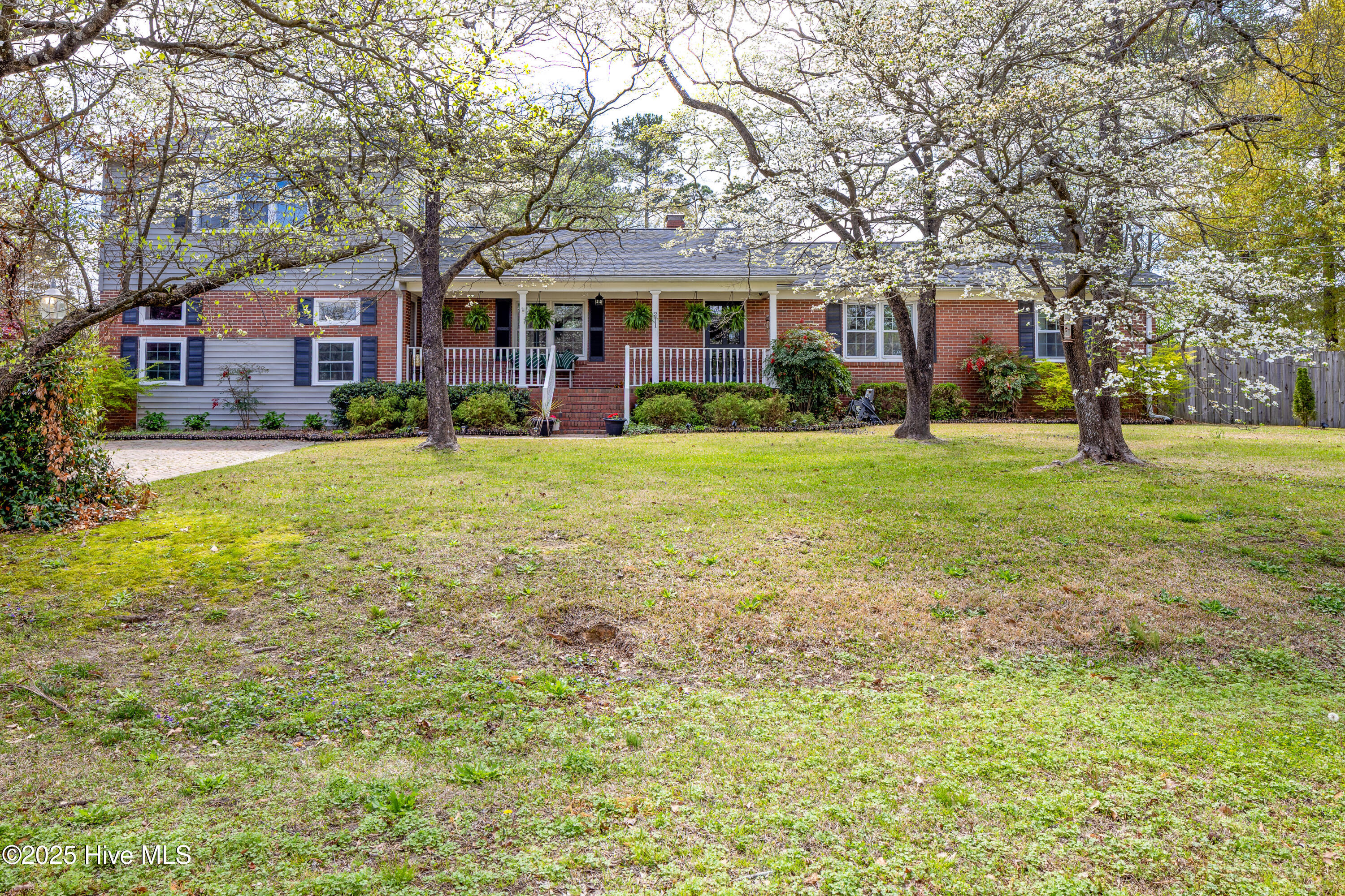 211 Edgewood Avenue Property Photo 1