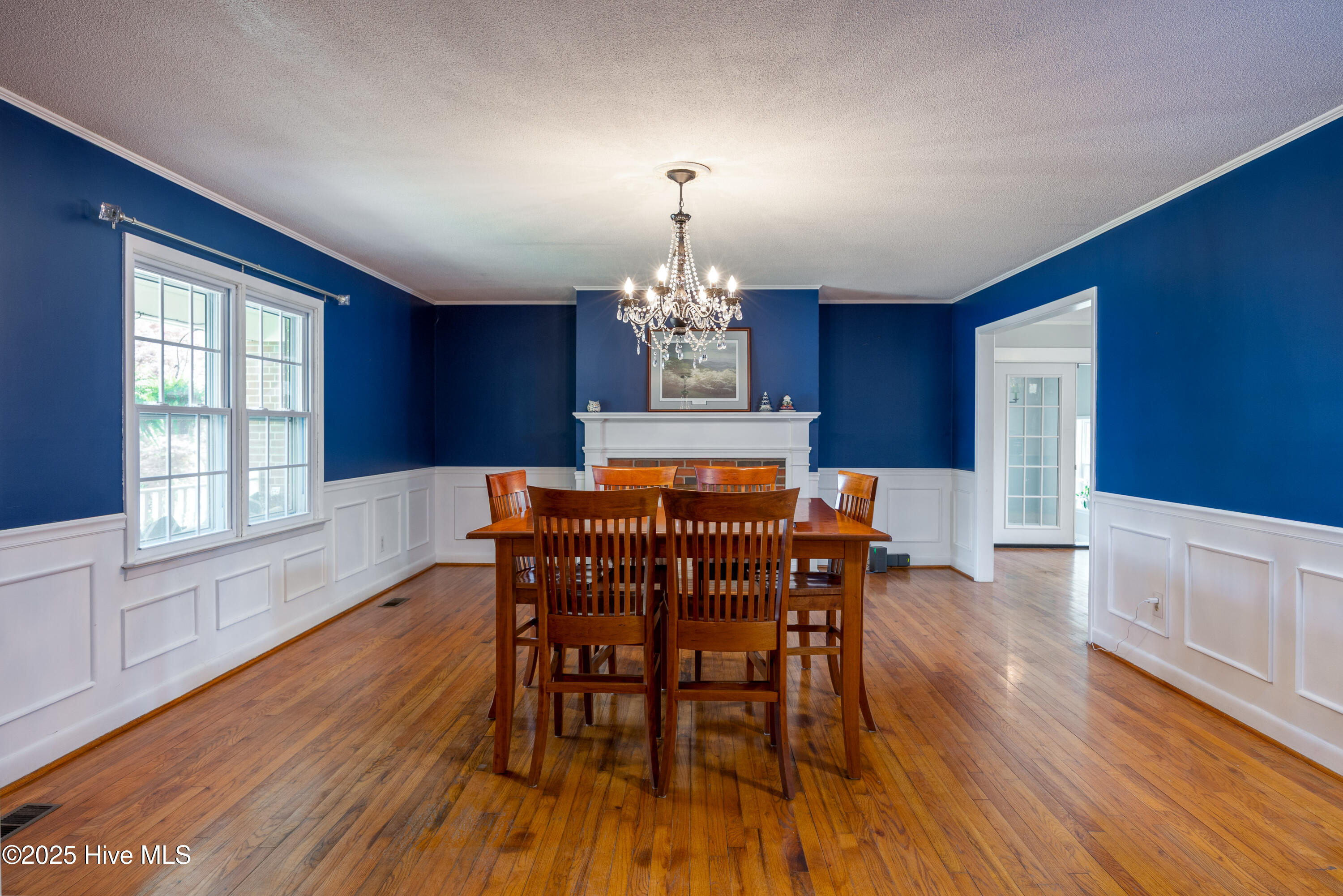 211 Edgewood Avenue Property Photo 4