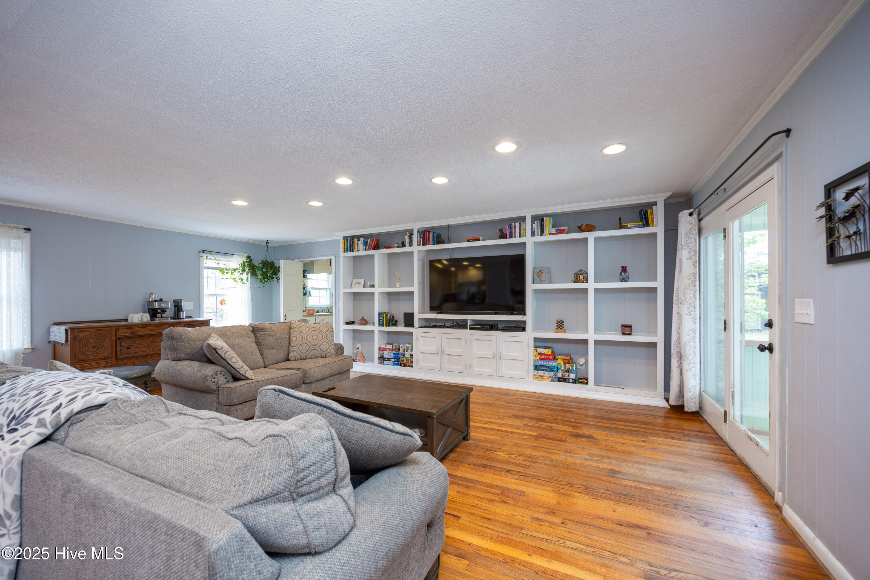 211 Edgewood Avenue Property Photo 12