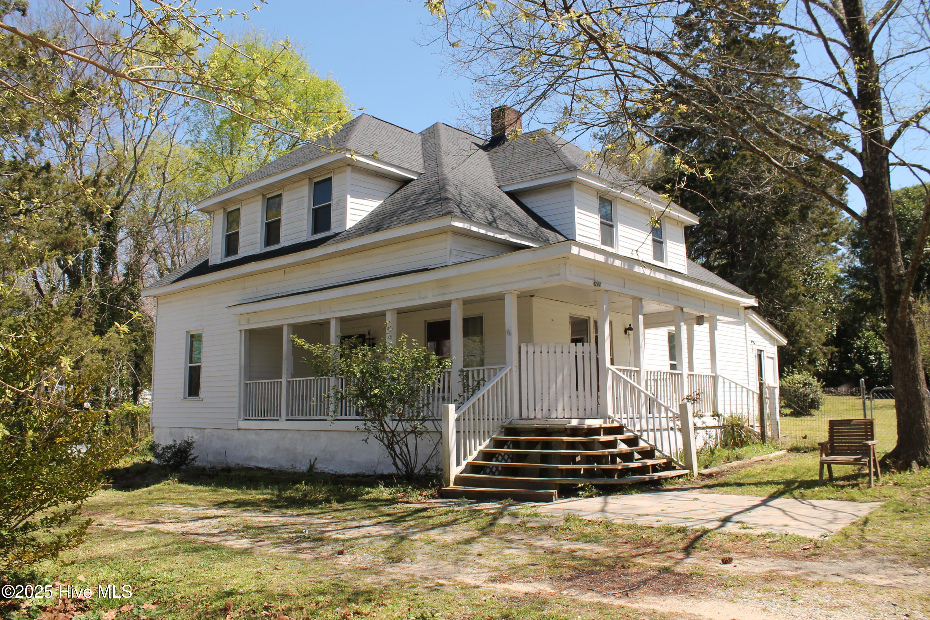 202 Martin Street Property Photo