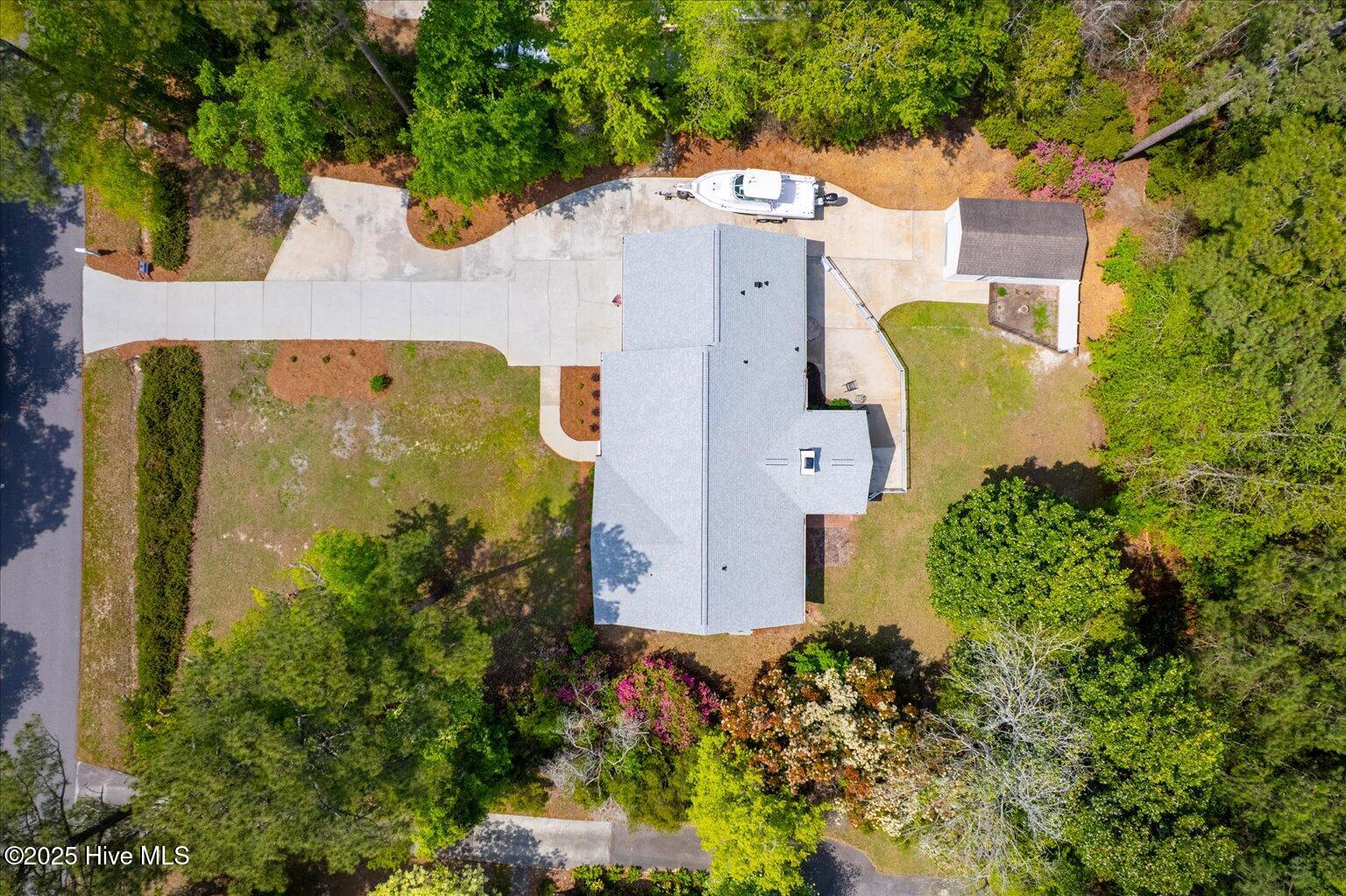 709 Saw Grass Road Property Photo 2