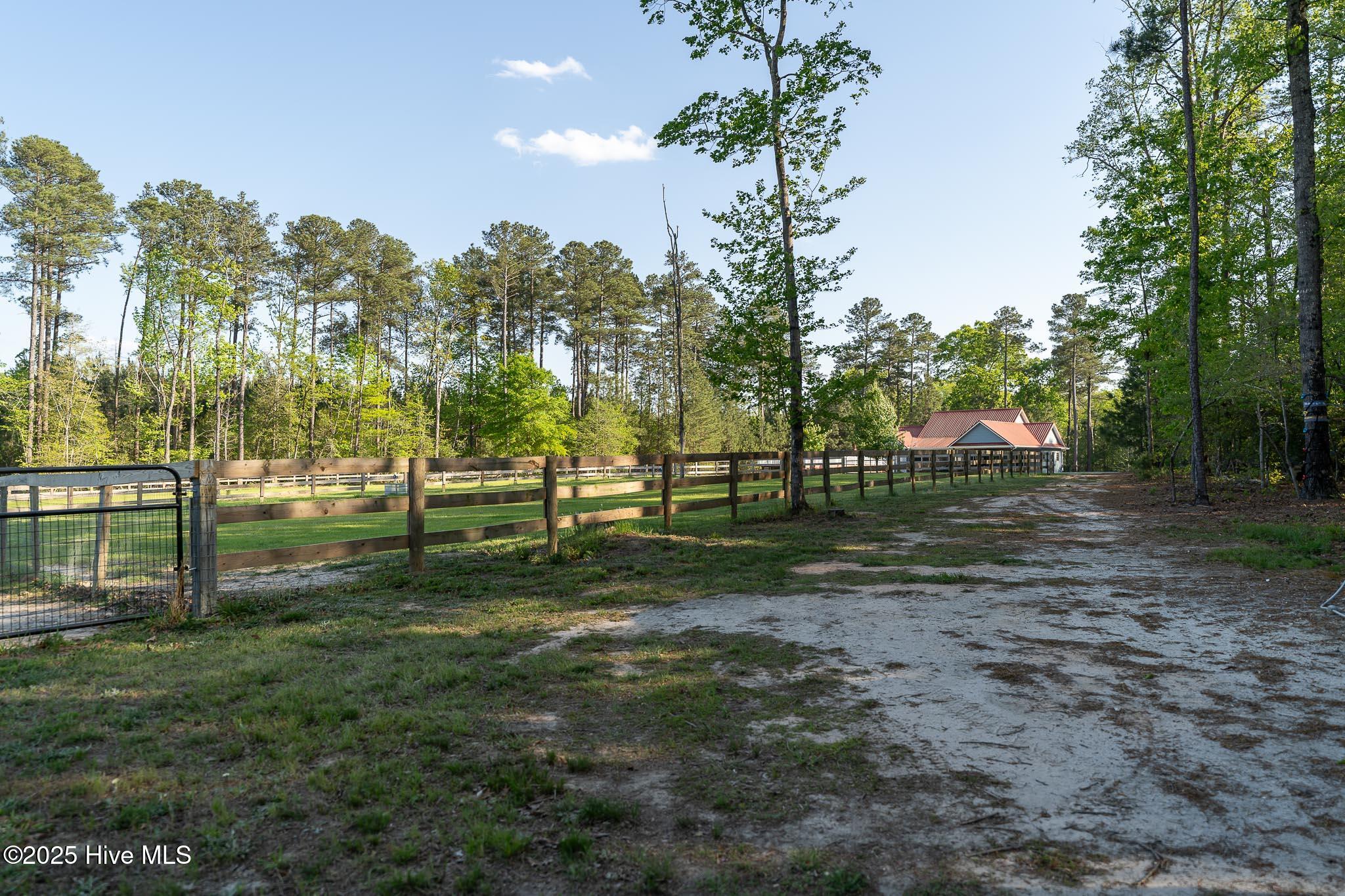 104 Bridle Path Lane Property Photo 14