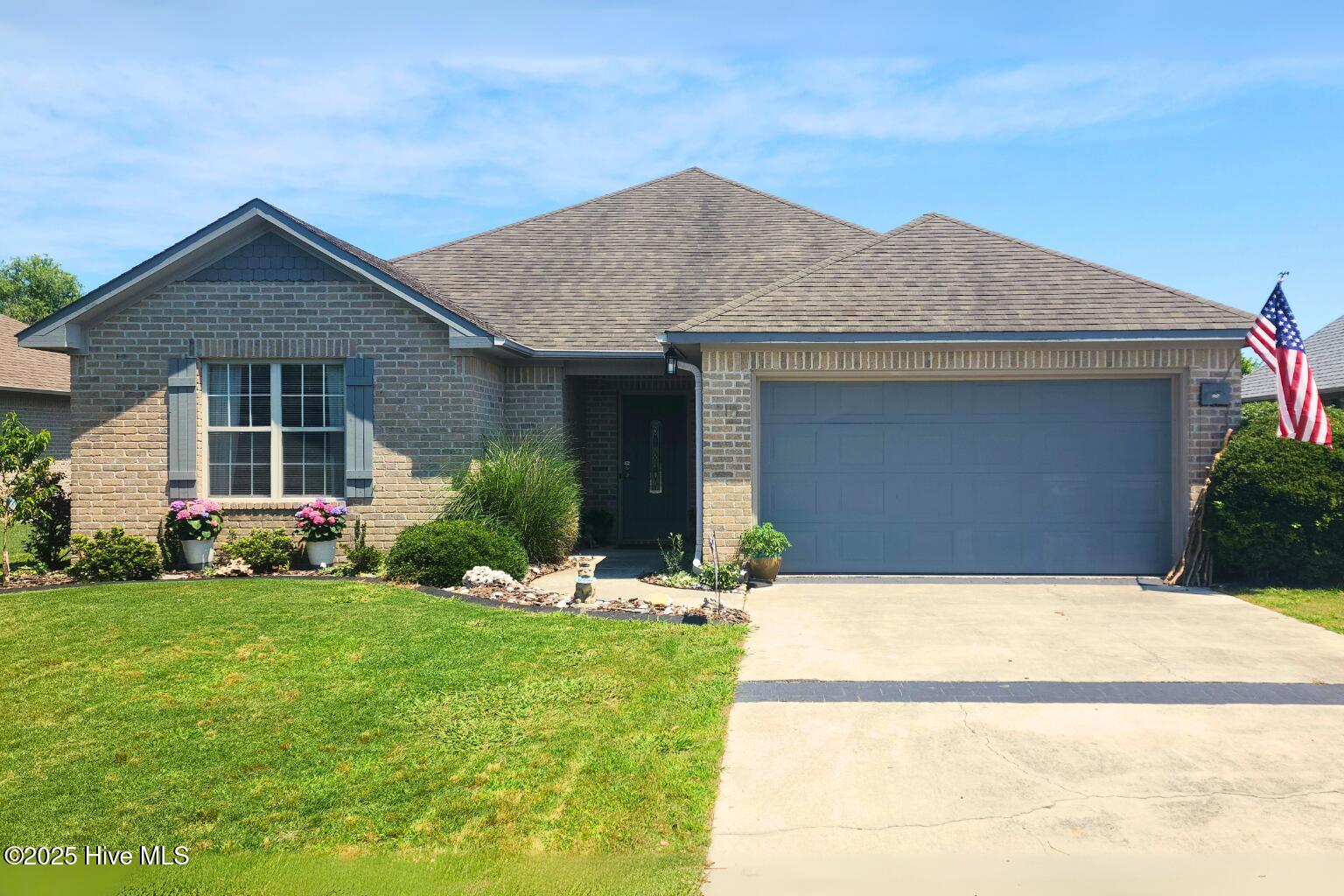 115 Castle Bay Drive Property Photo 1