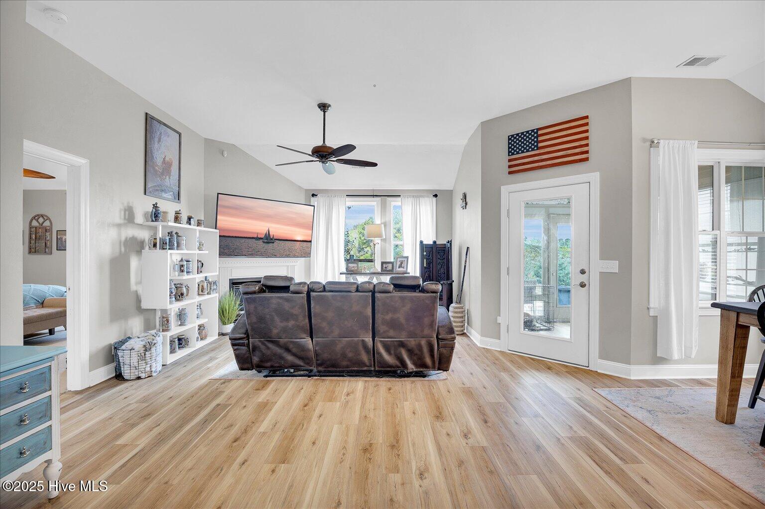 115 Castle Bay Drive Property Photo 14