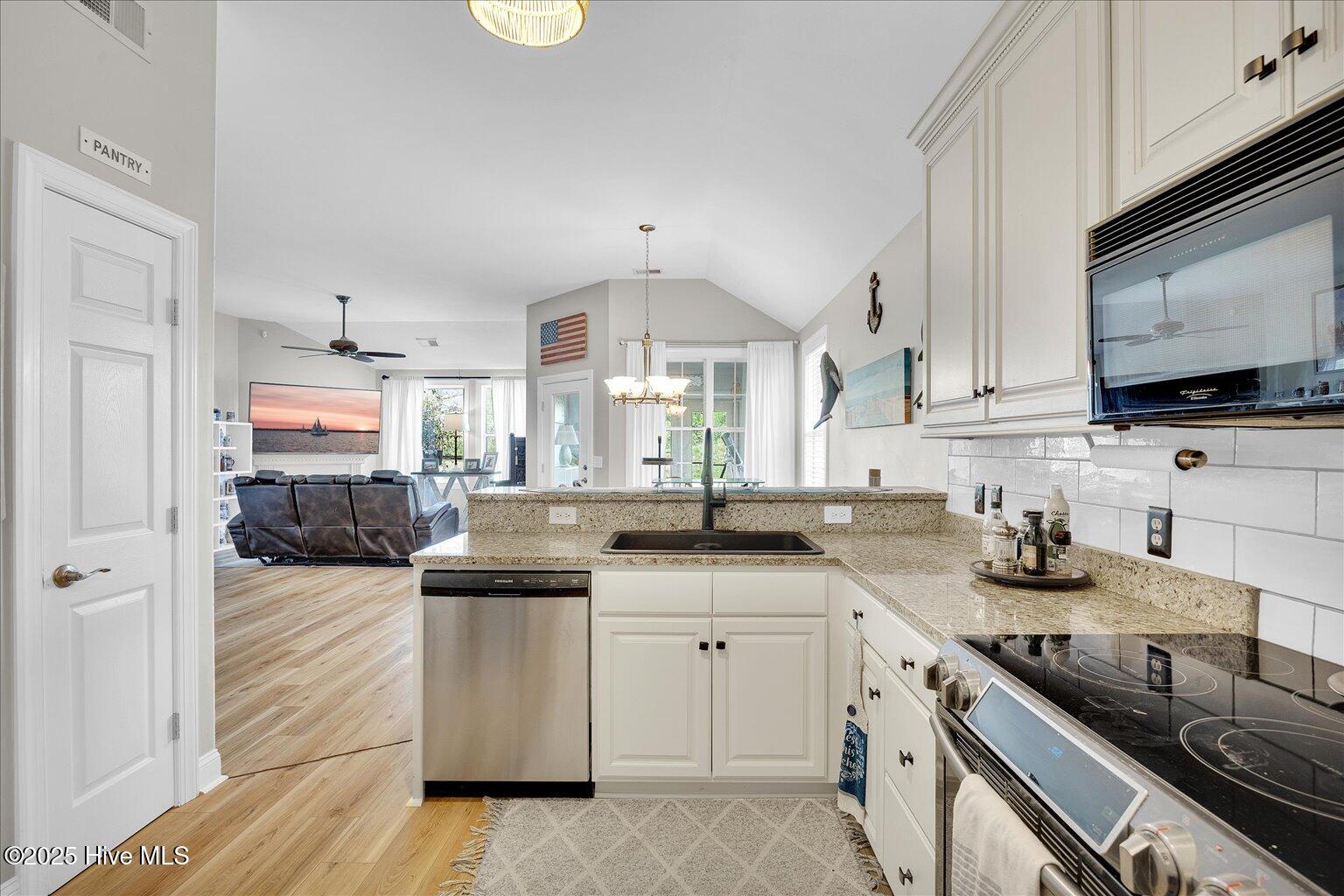 115 Castle Bay Drive Property Photo 20