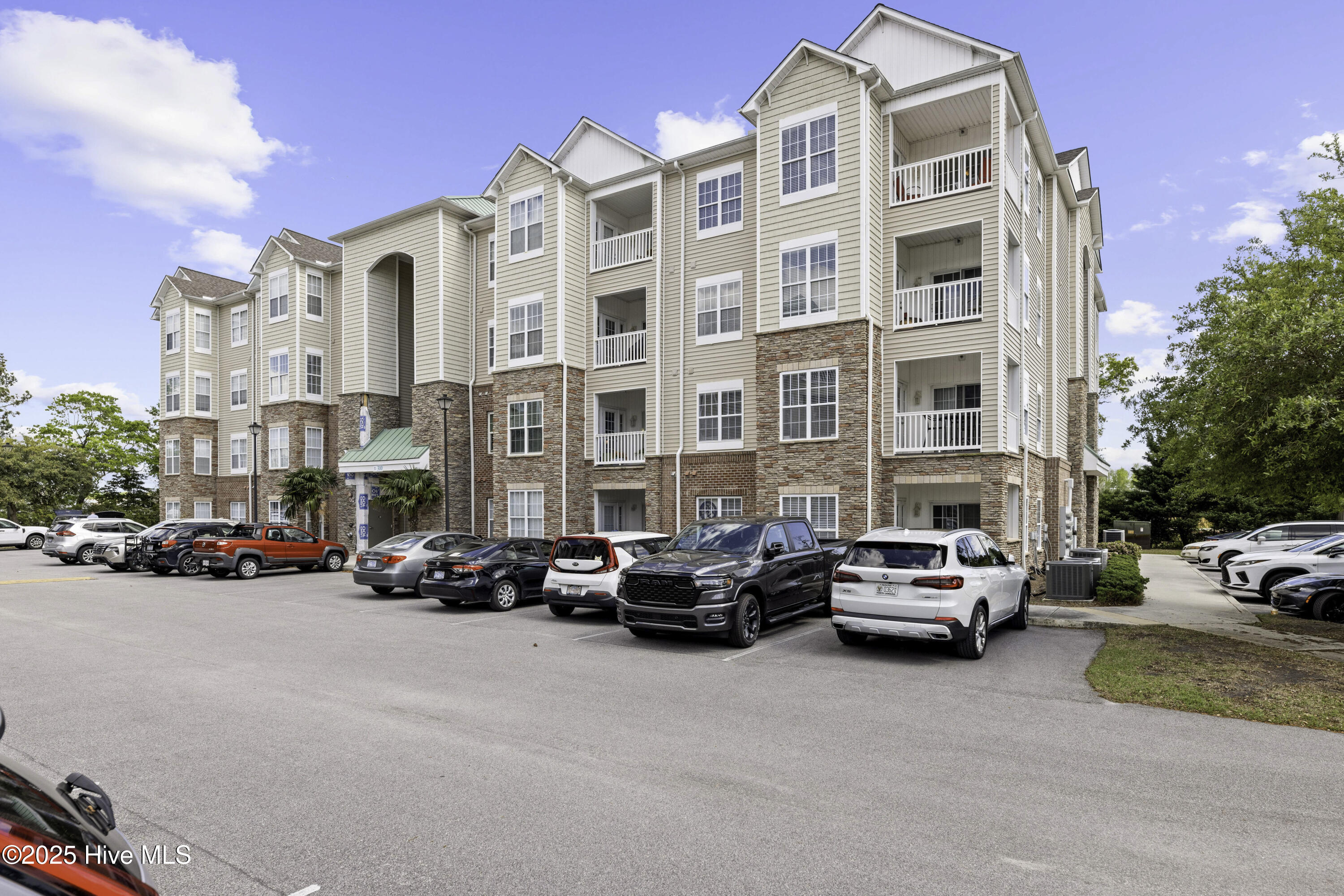 300 Gateway Condos Drive 340 Property Photo