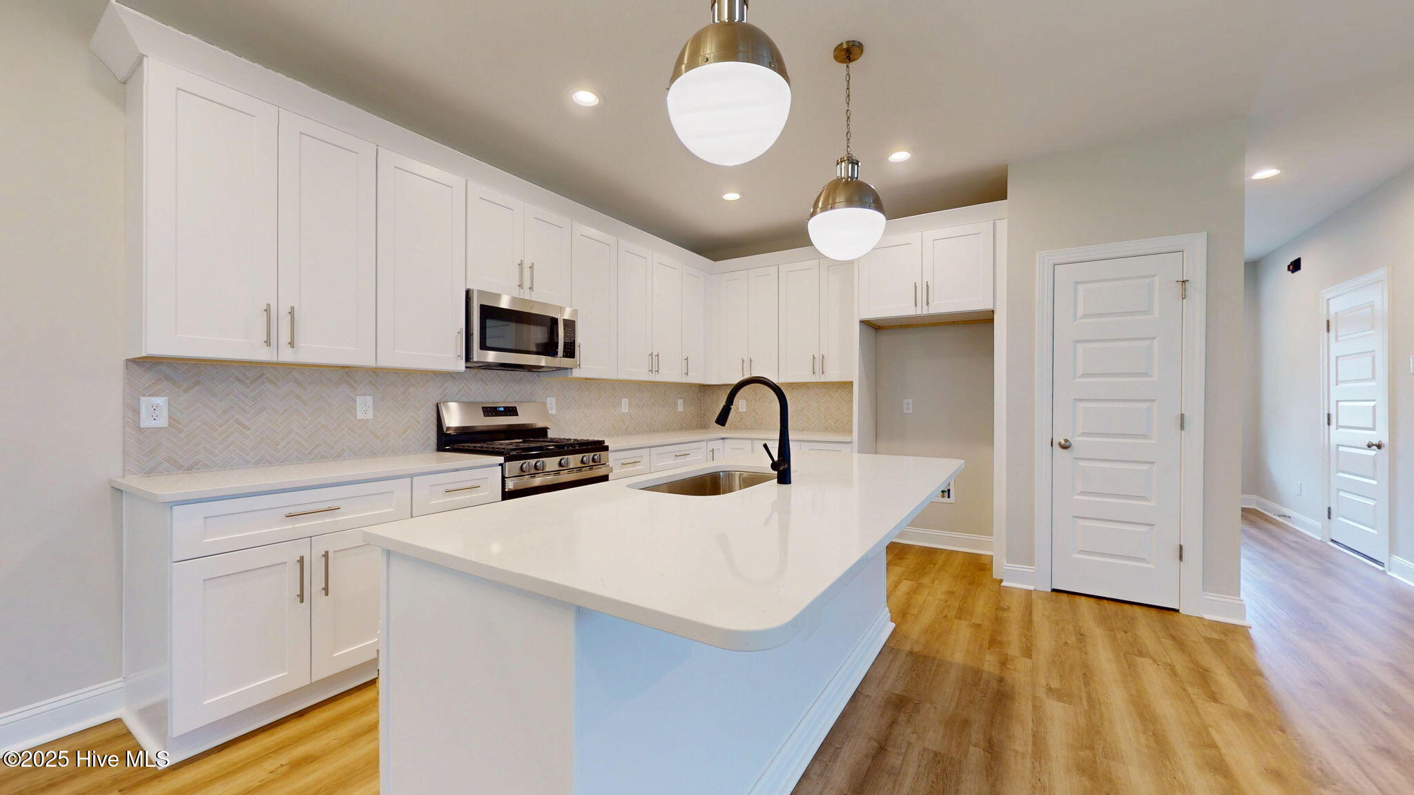 1007 Exeter Place Property Photo 11