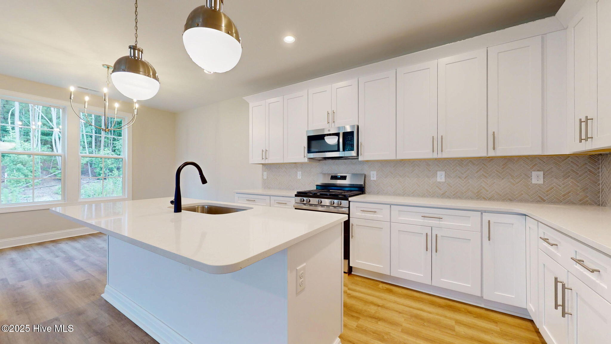 1007 Exeter Place Property Photo 13