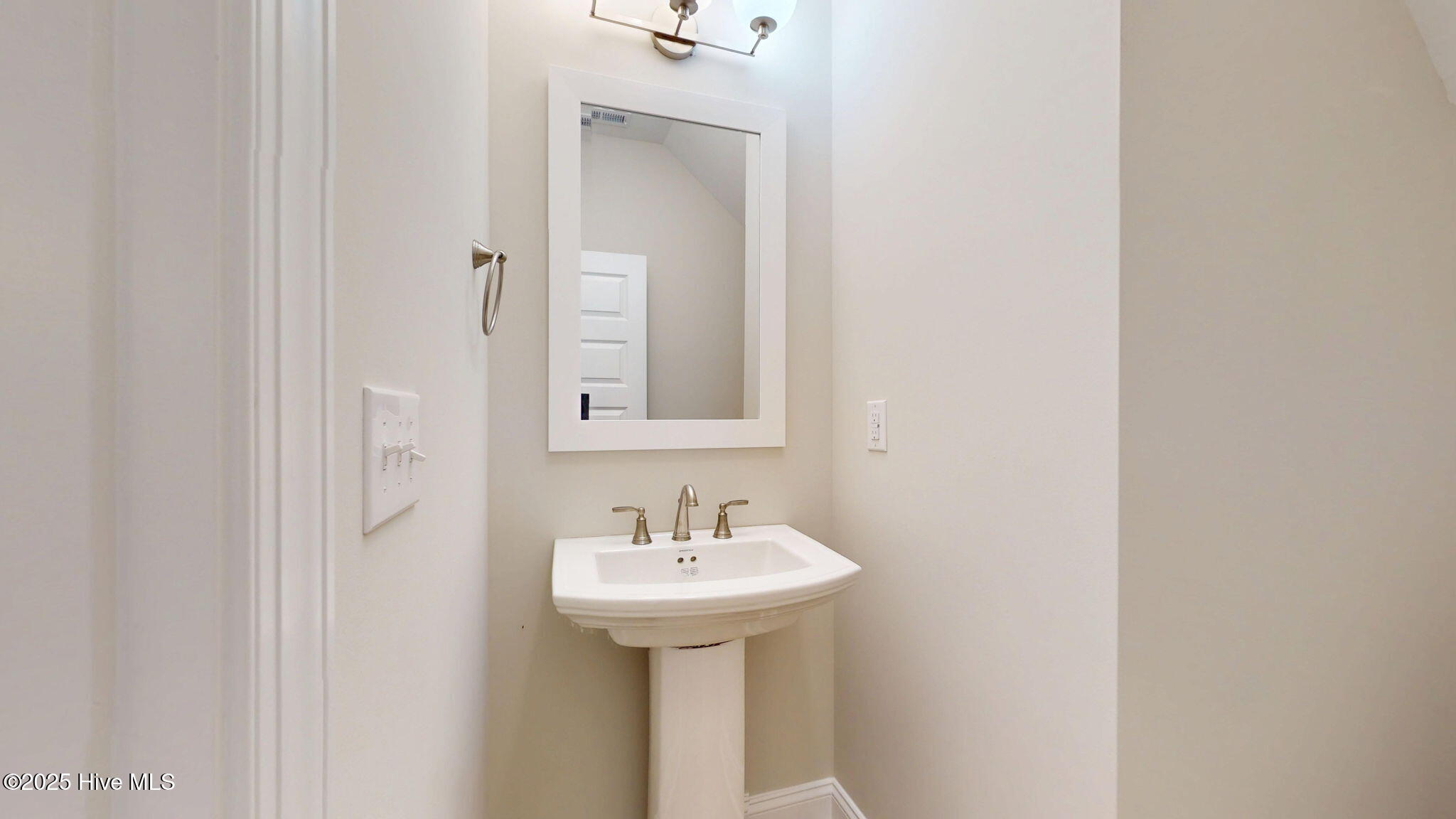 1007 Exeter Place Property Photo 16