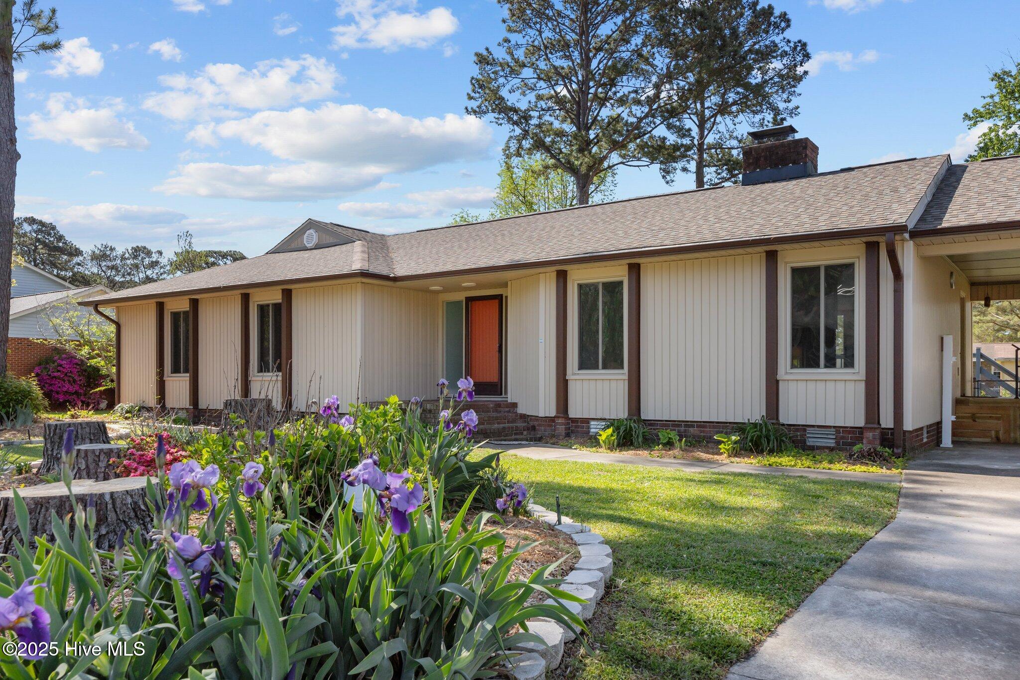 206 Cambridge Court Property Photo