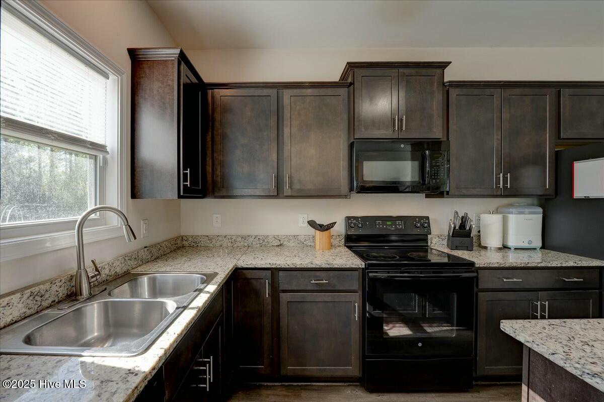 112 Mccabe Court Property Photo 11