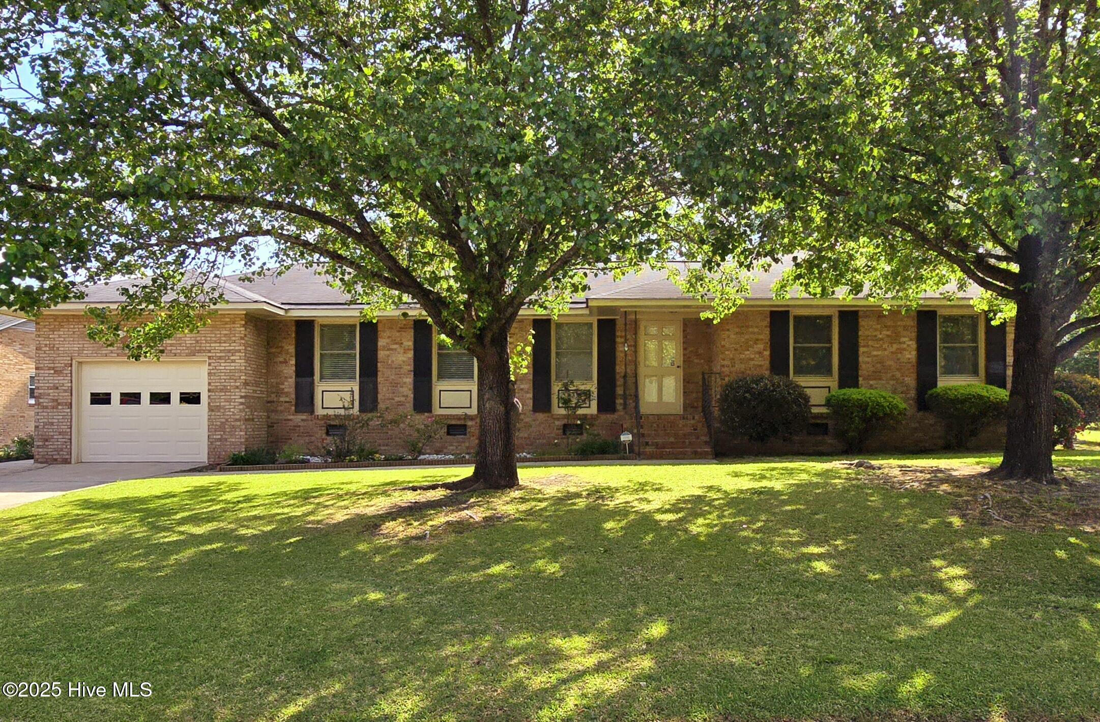 102 Valley Lane Property Photo