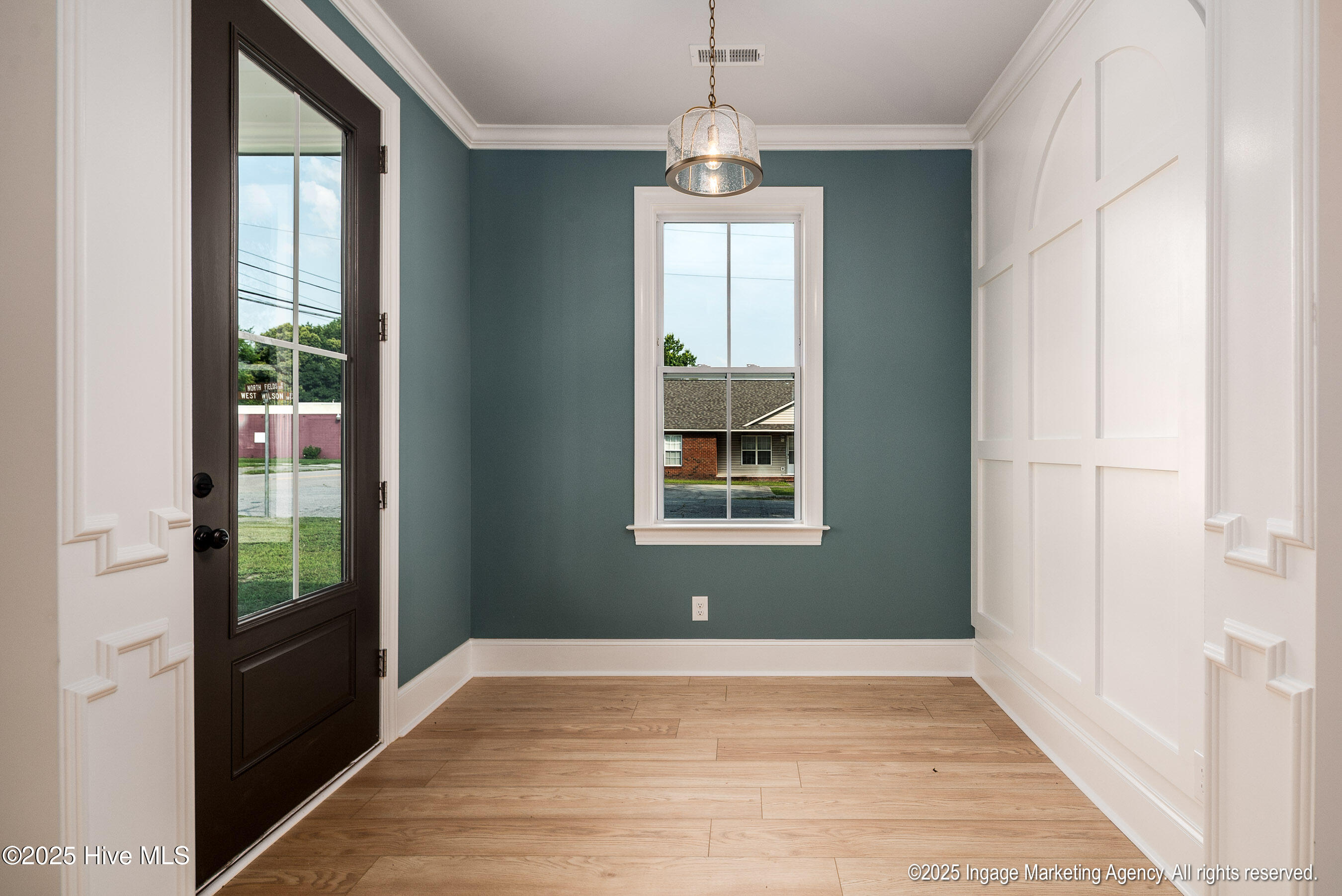 3846 West Wilson Street Property Photo 6