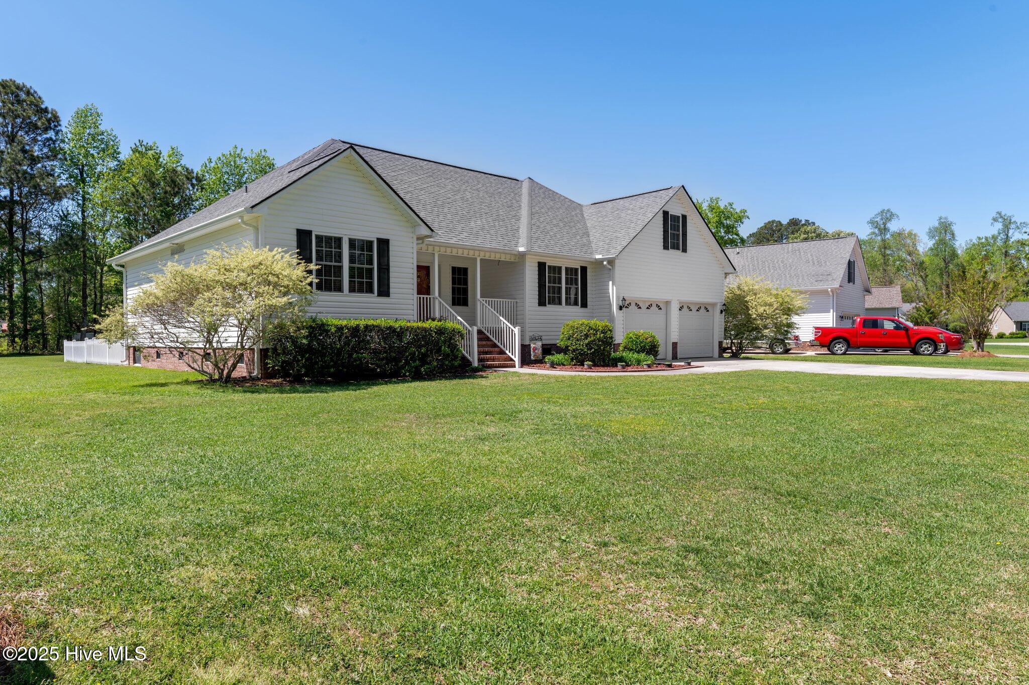 107 Banks Drive Property Photo 3