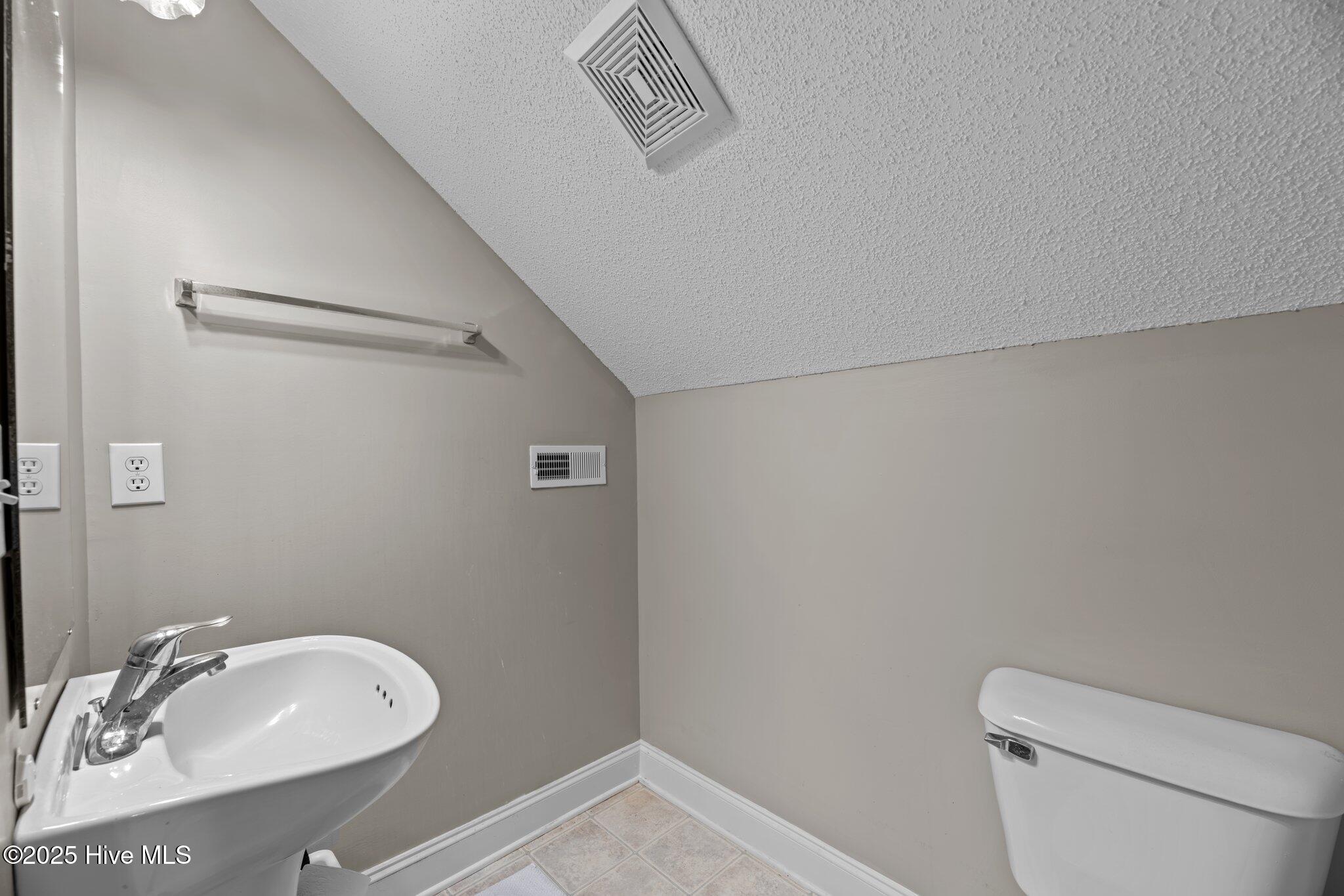 107 Banks Drive Property Photo 32