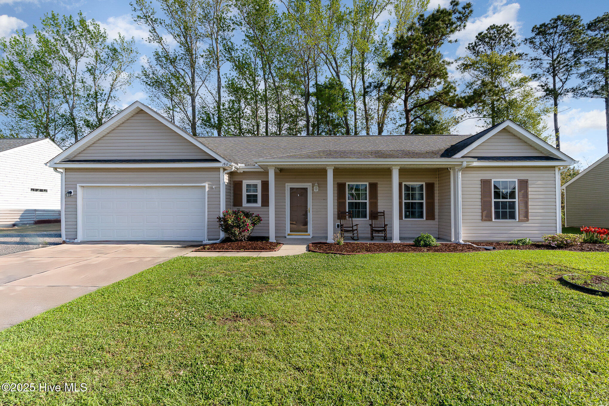 180 Oak Crest Circle Property Photo
