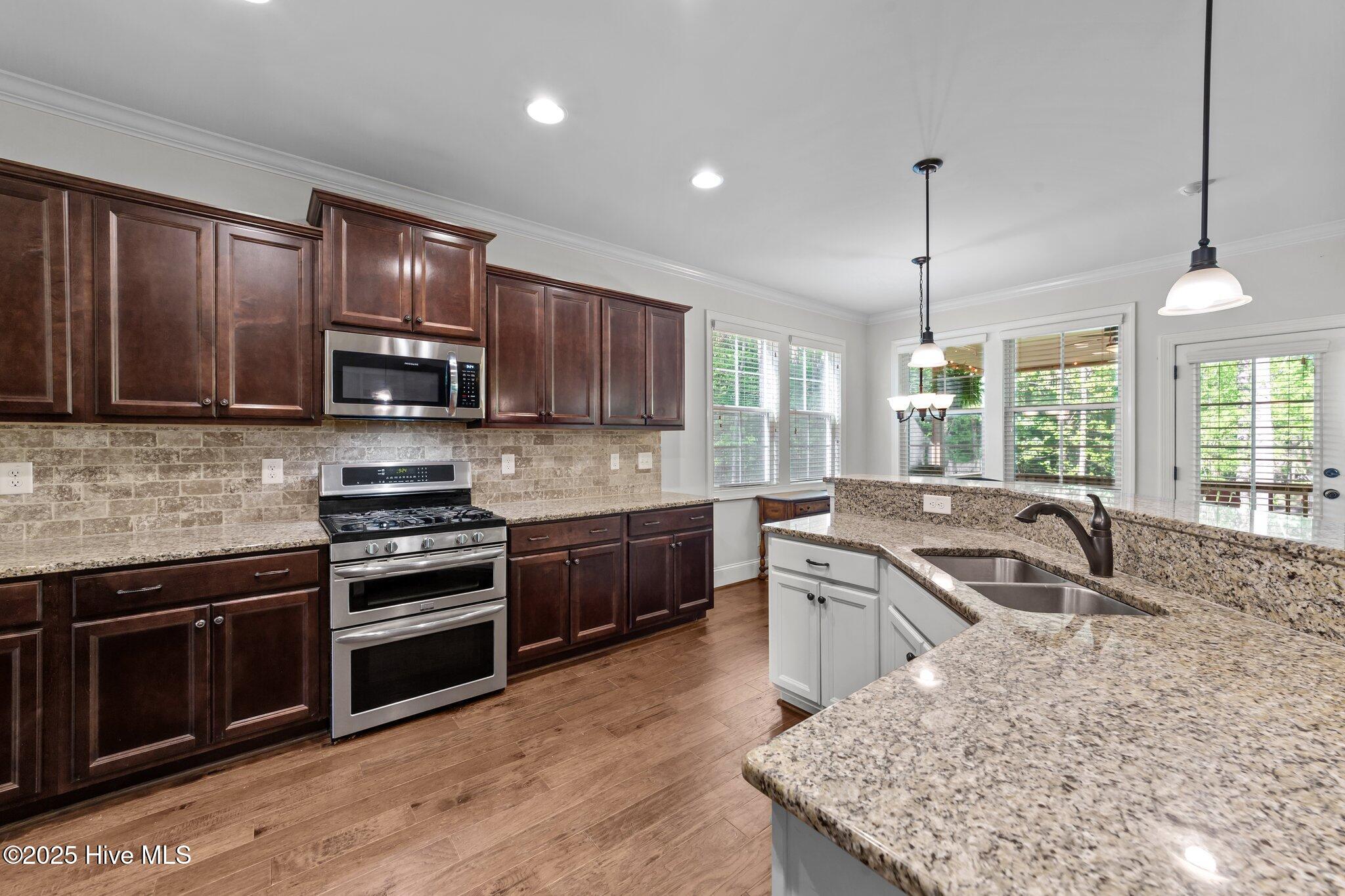 64 Thousand Oaks Court Property Photo 11