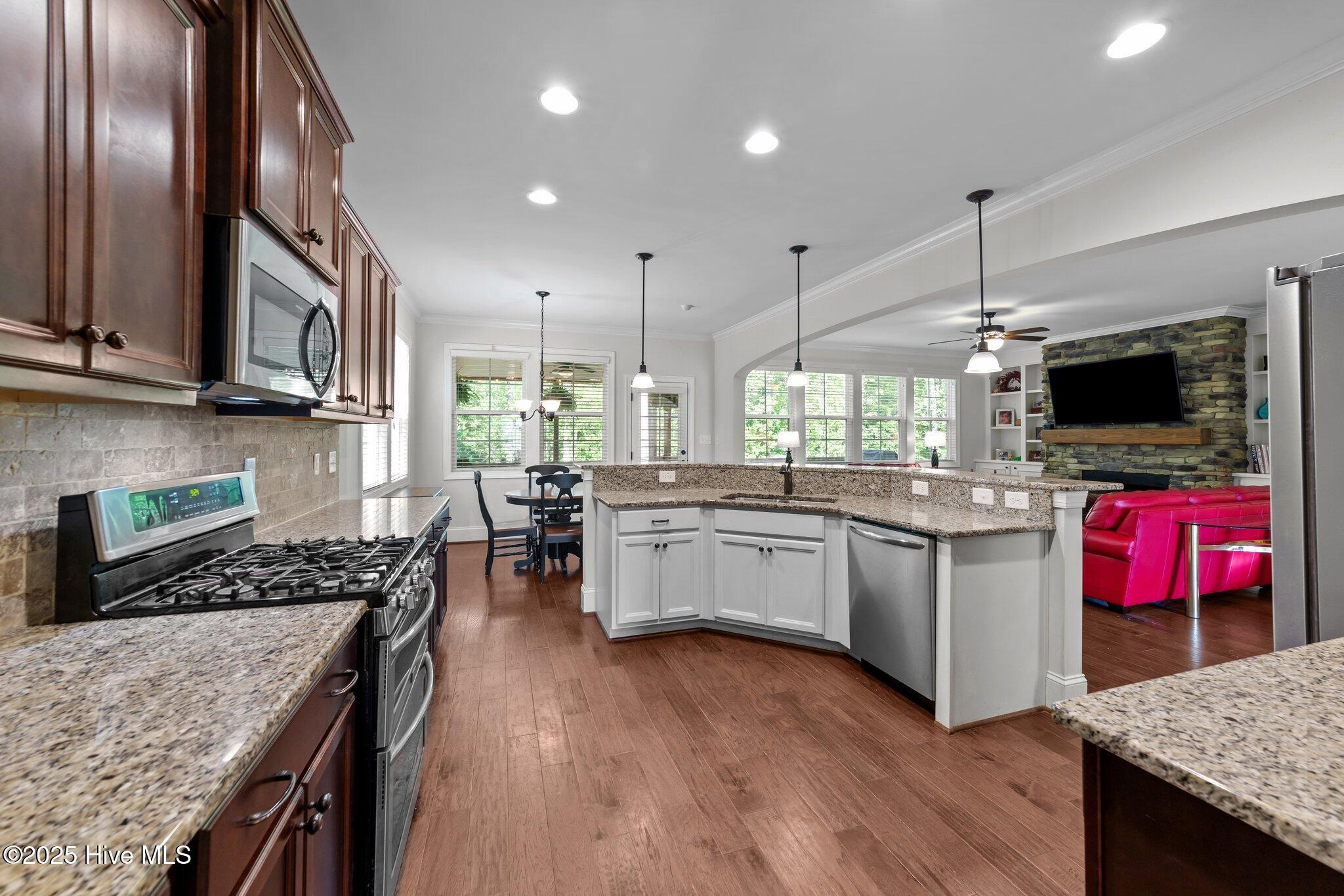 64 Thousand Oaks Court Property Photo 12