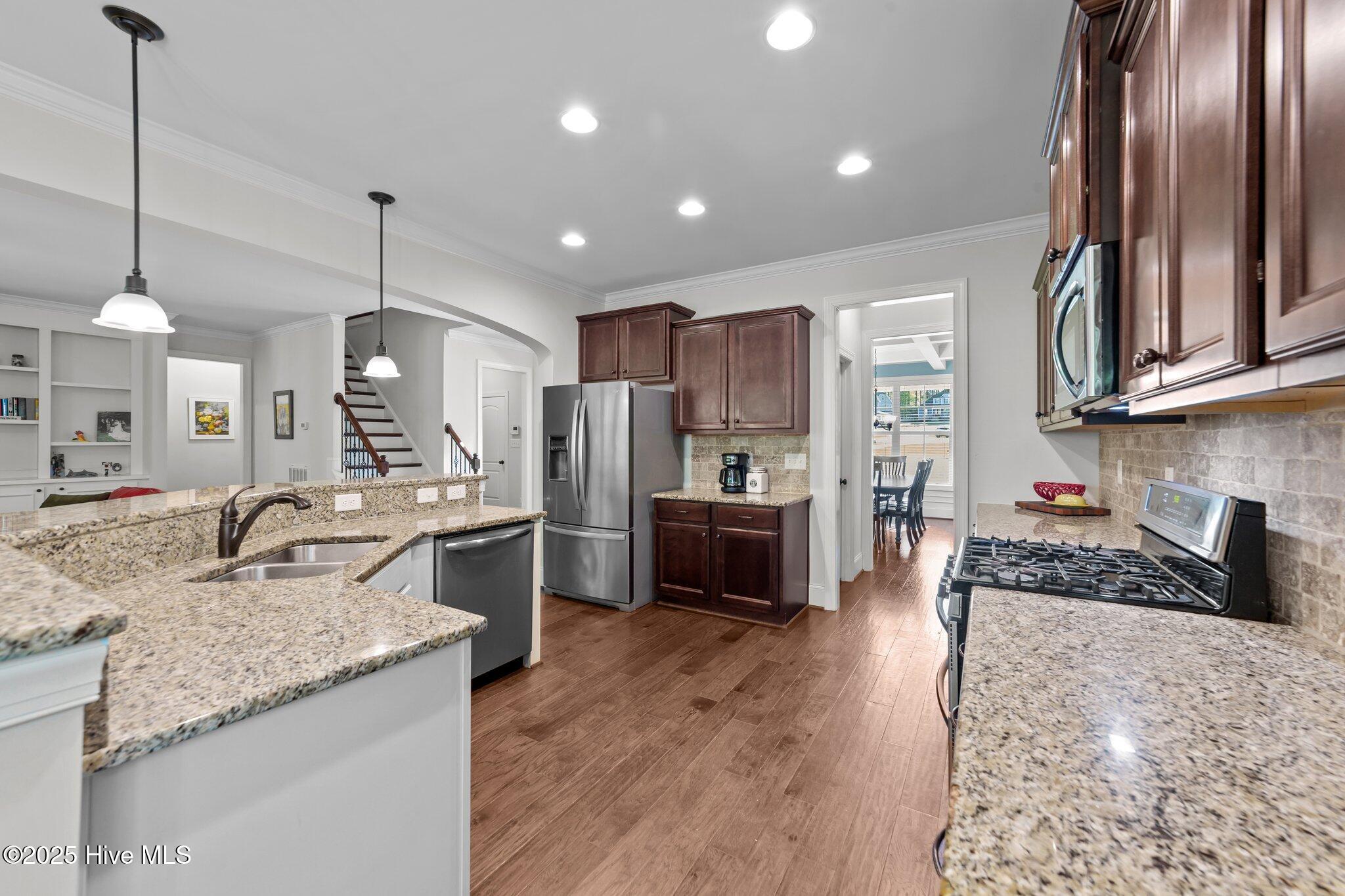 64 Thousand Oaks Court Property Photo 13