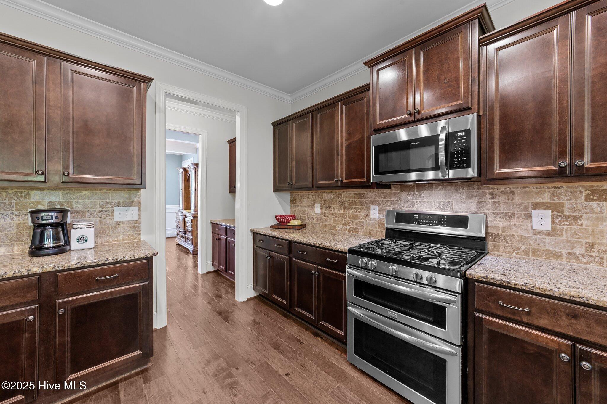 64 Thousand Oaks Court Property Photo 14