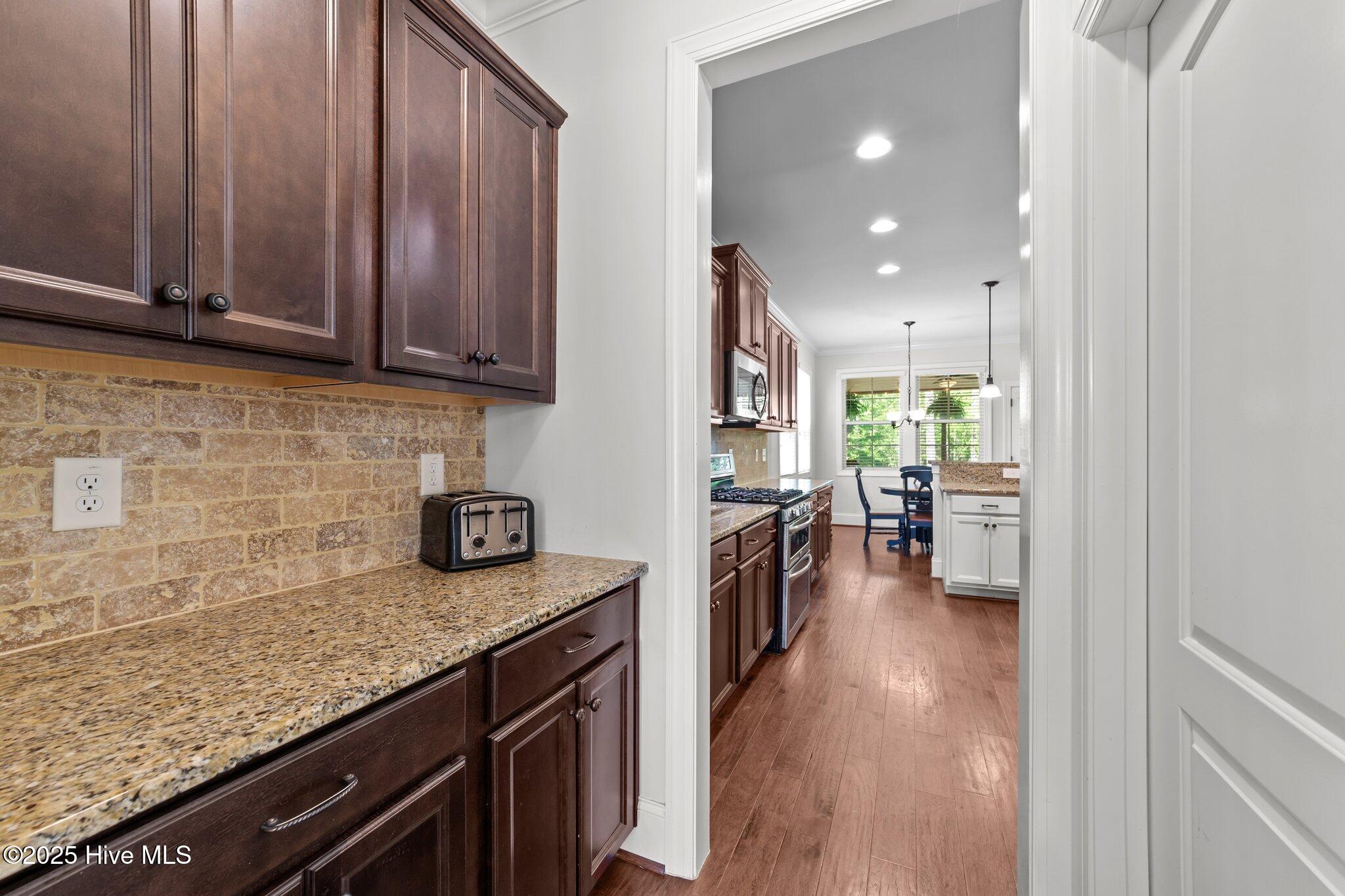 64 Thousand Oaks Court Property Photo 15