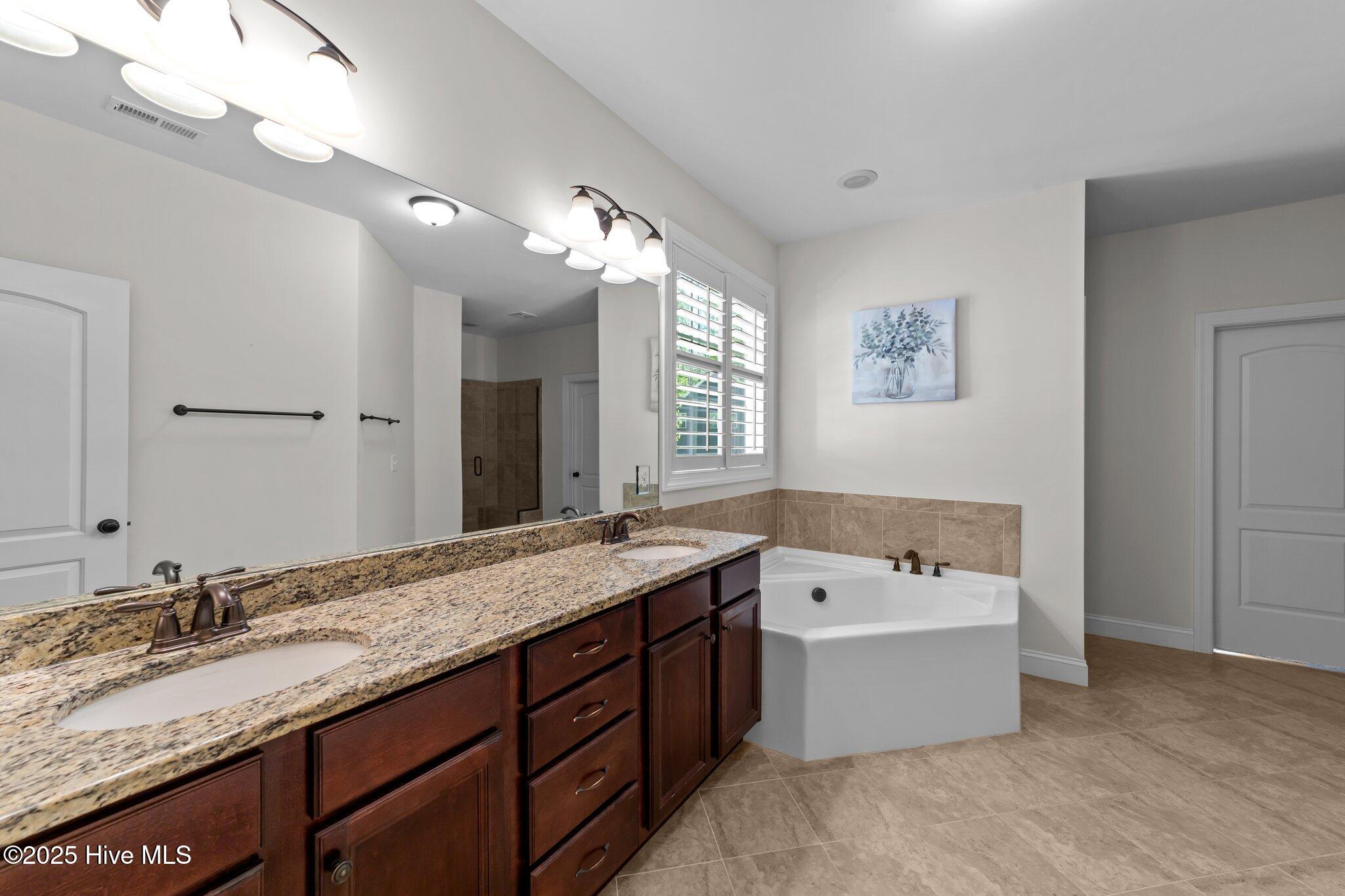 64 Thousand Oaks Court Property Photo 22