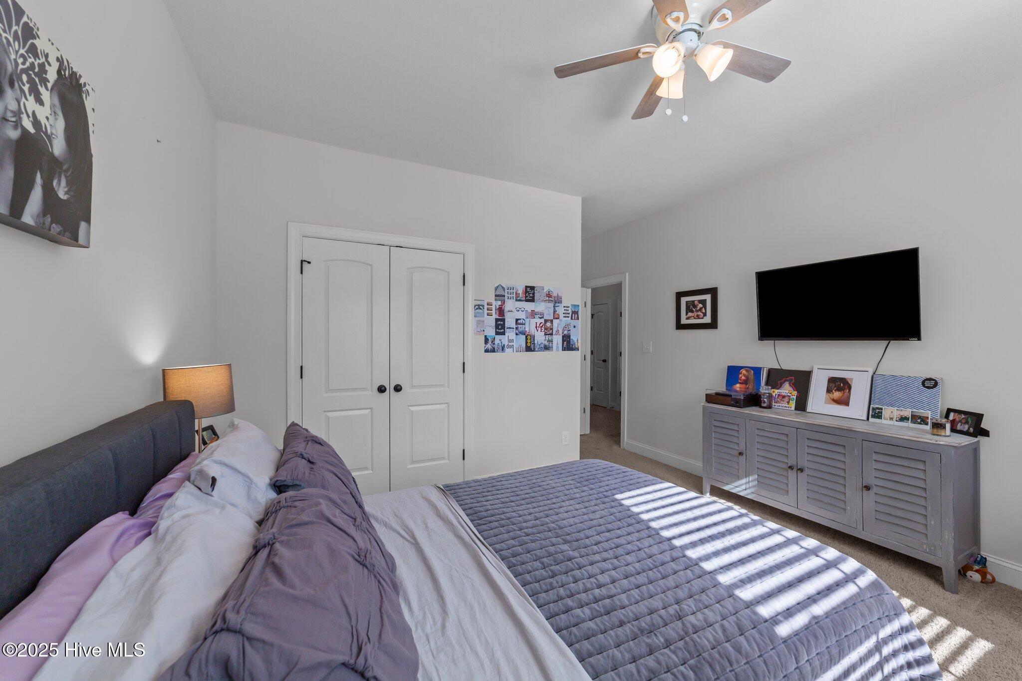 64 Thousand Oaks Court Property Photo 27