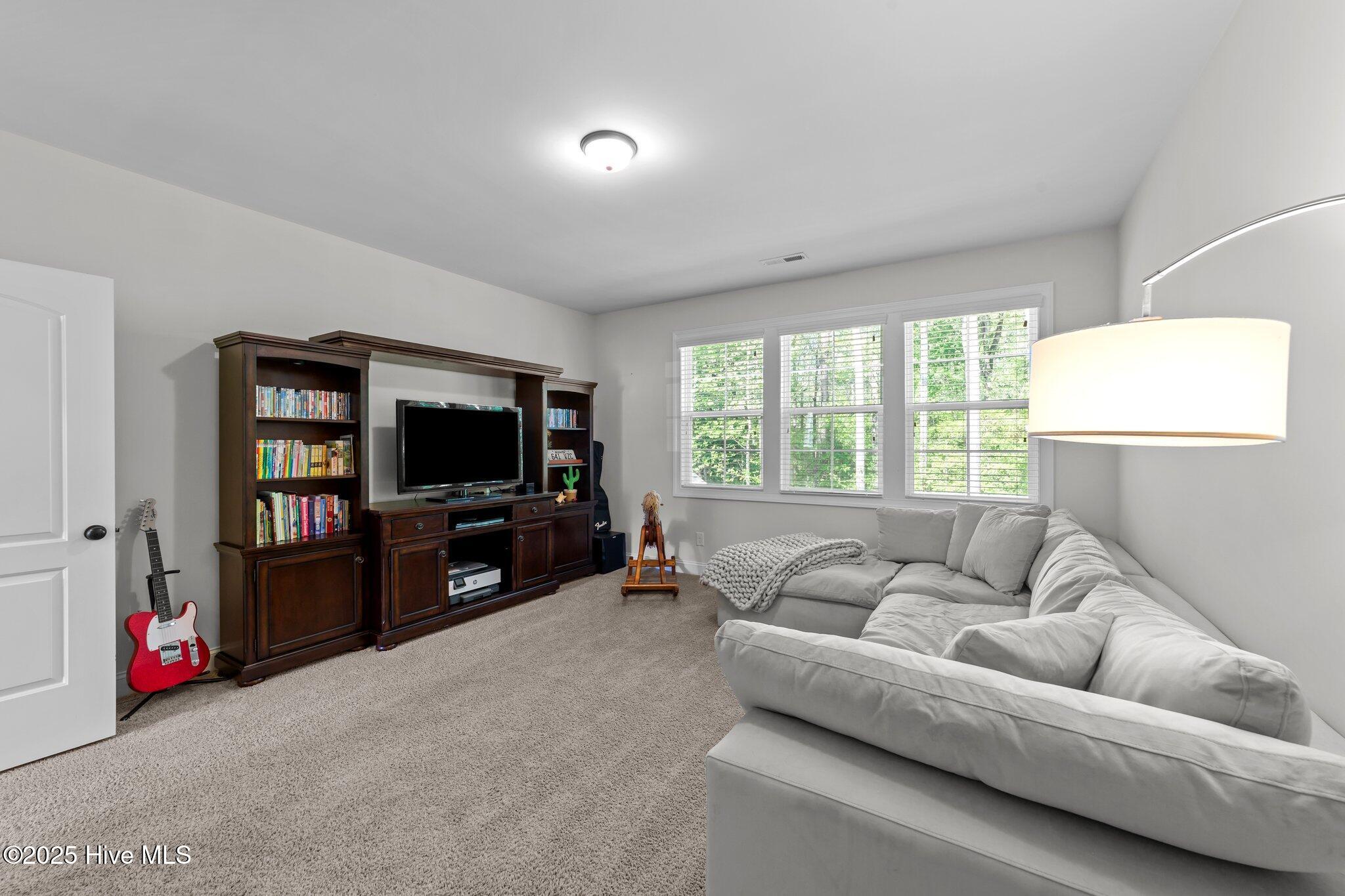 64 Thousand Oaks Court Property Photo 33