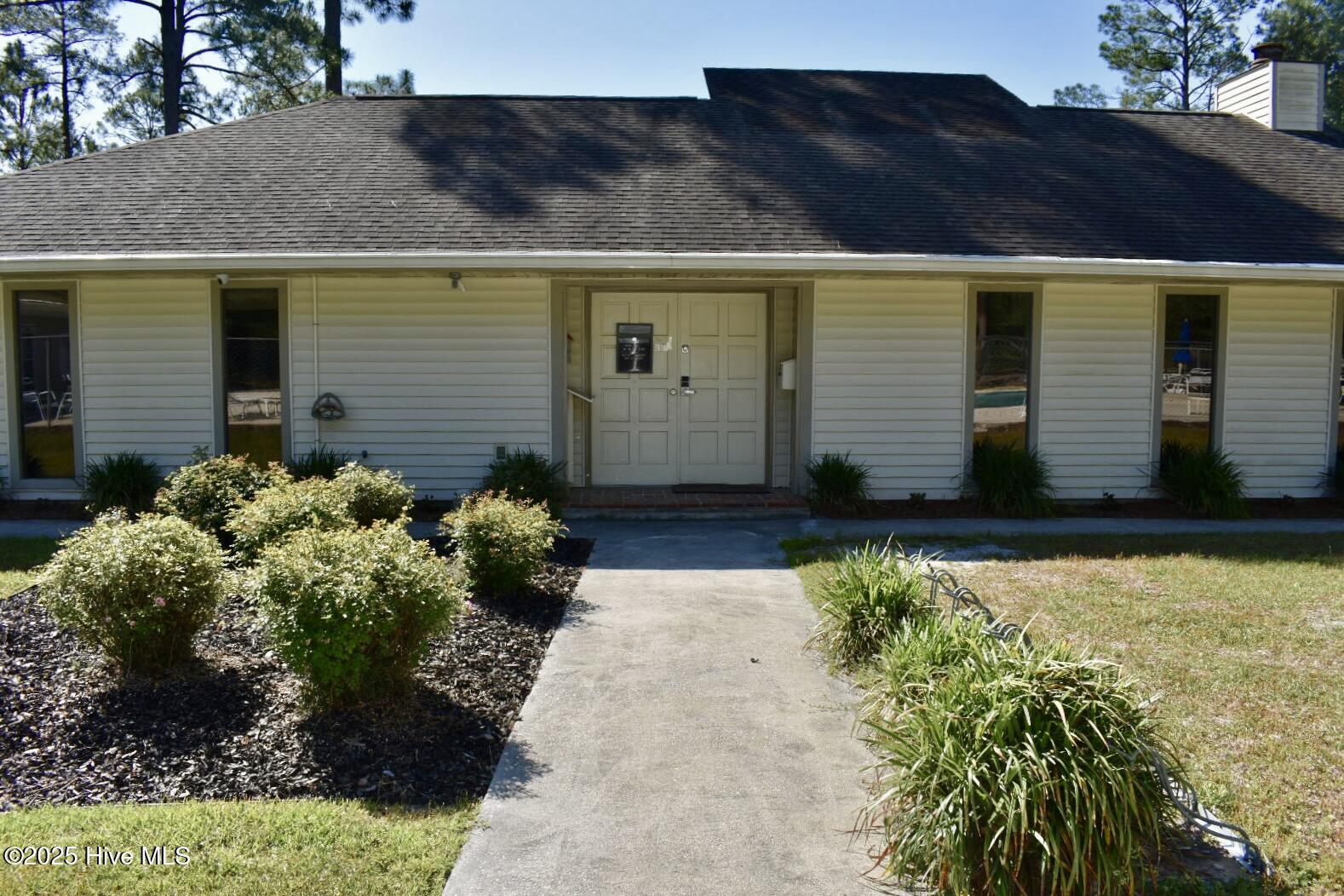 333 Pineknoll Drive Property Photo 6