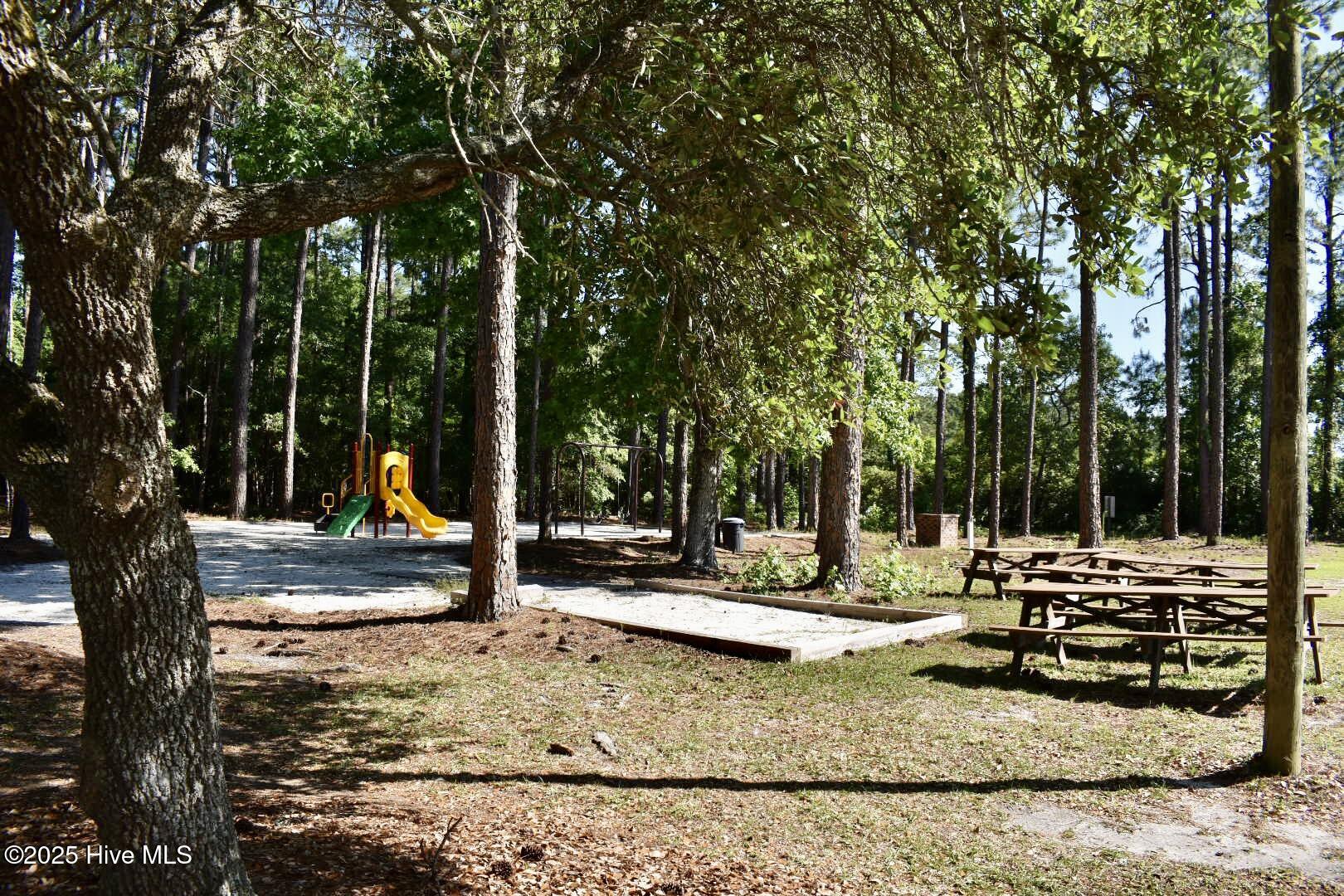 333 Pineknoll Drive Property Photo 9