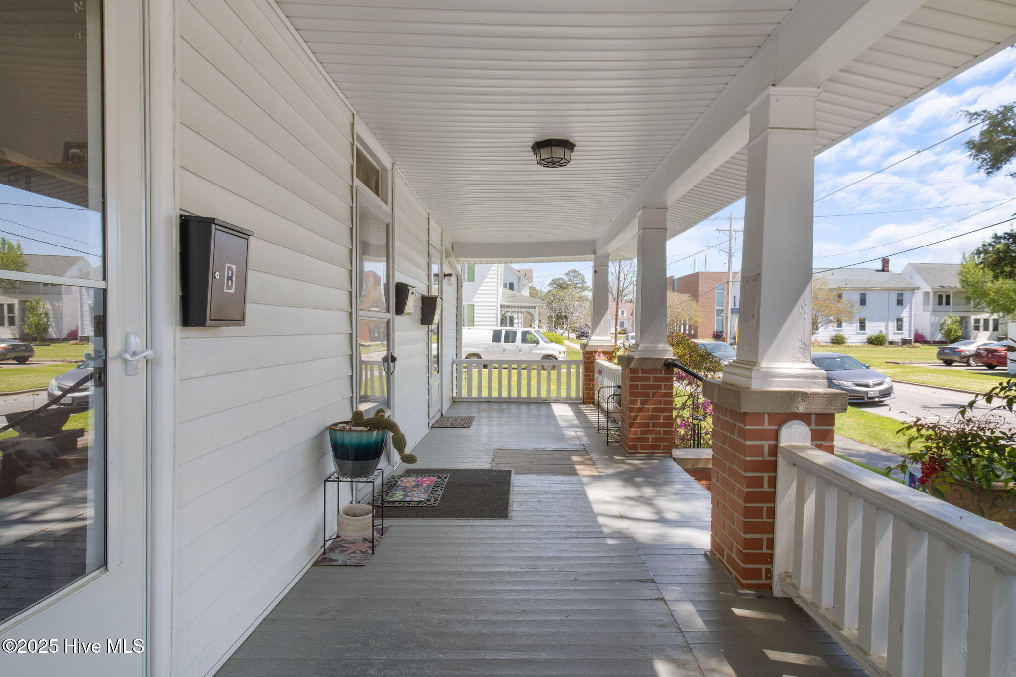 703 1st Street Property Photo 4