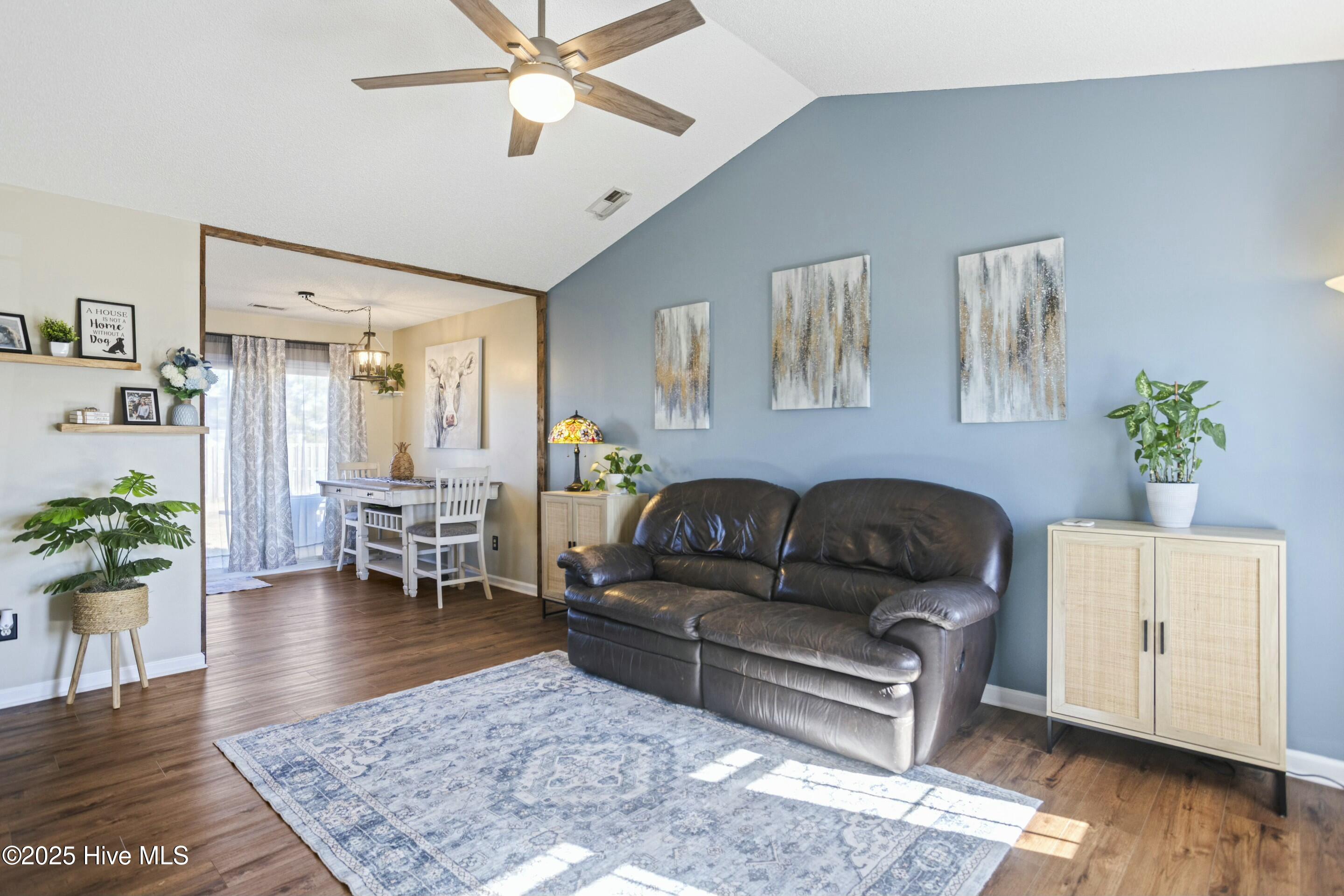 2705 Mascot Court Property Photo 5