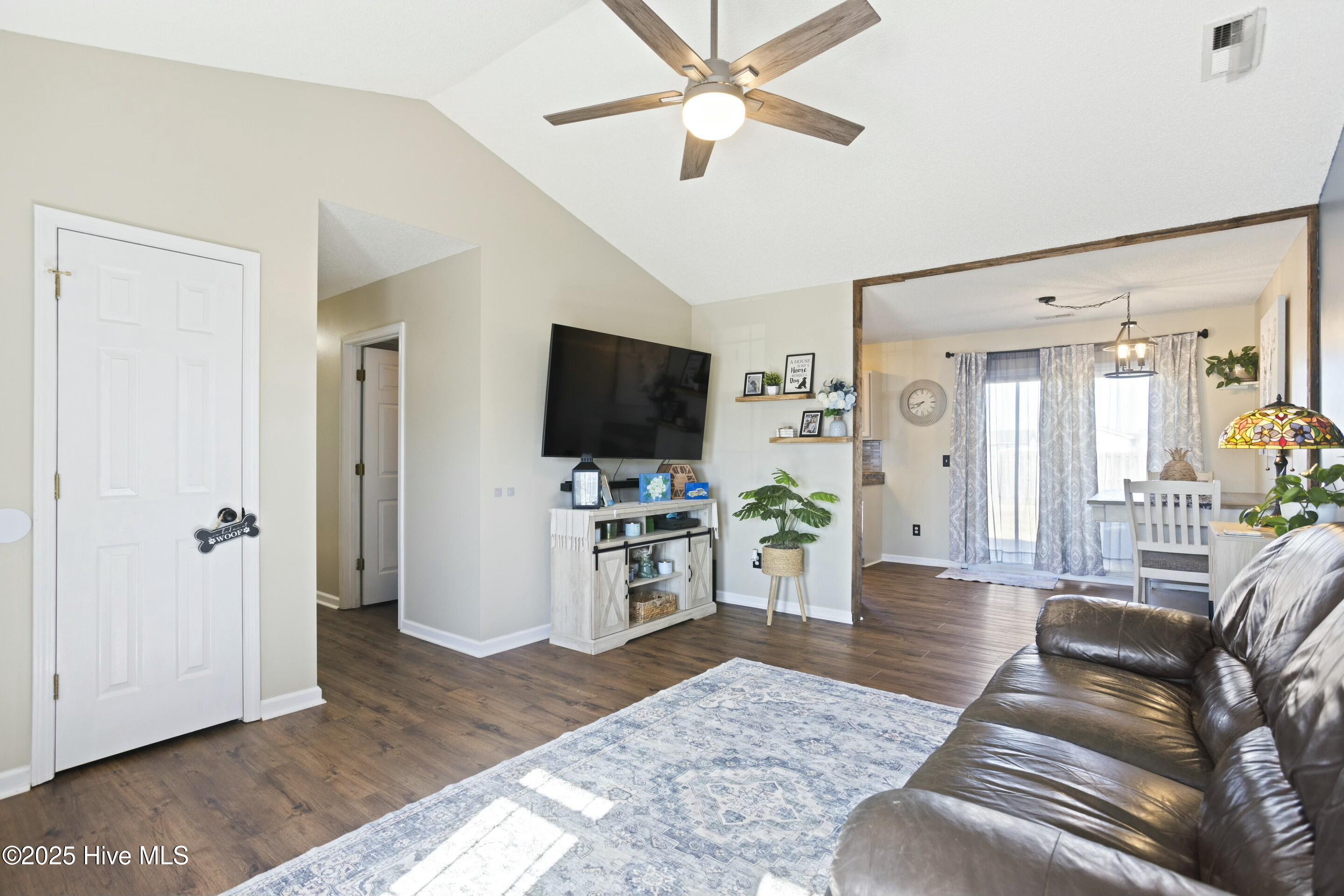 2705 Mascot Court Property Photo 6