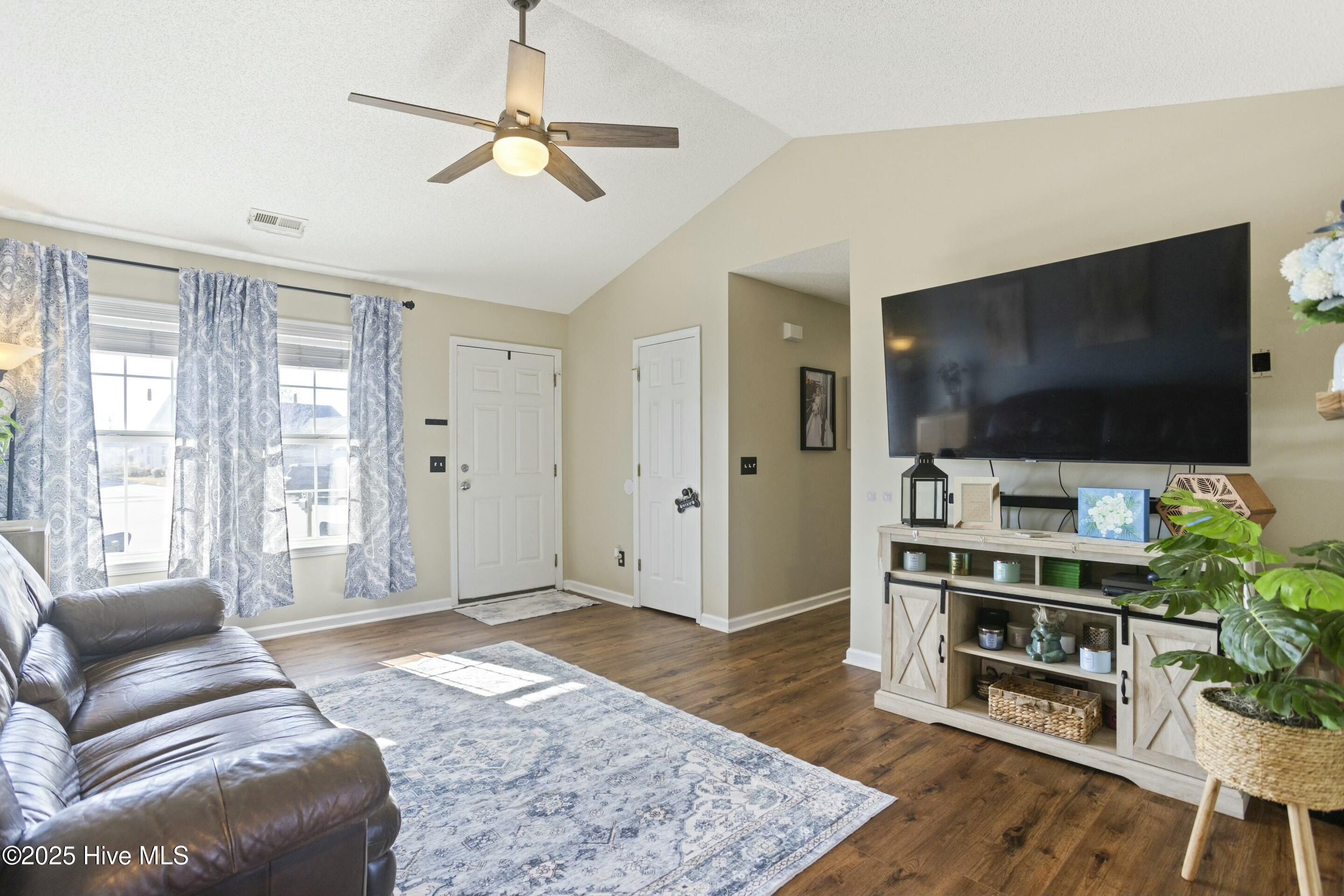2705 Mascot Court Property Photo 7