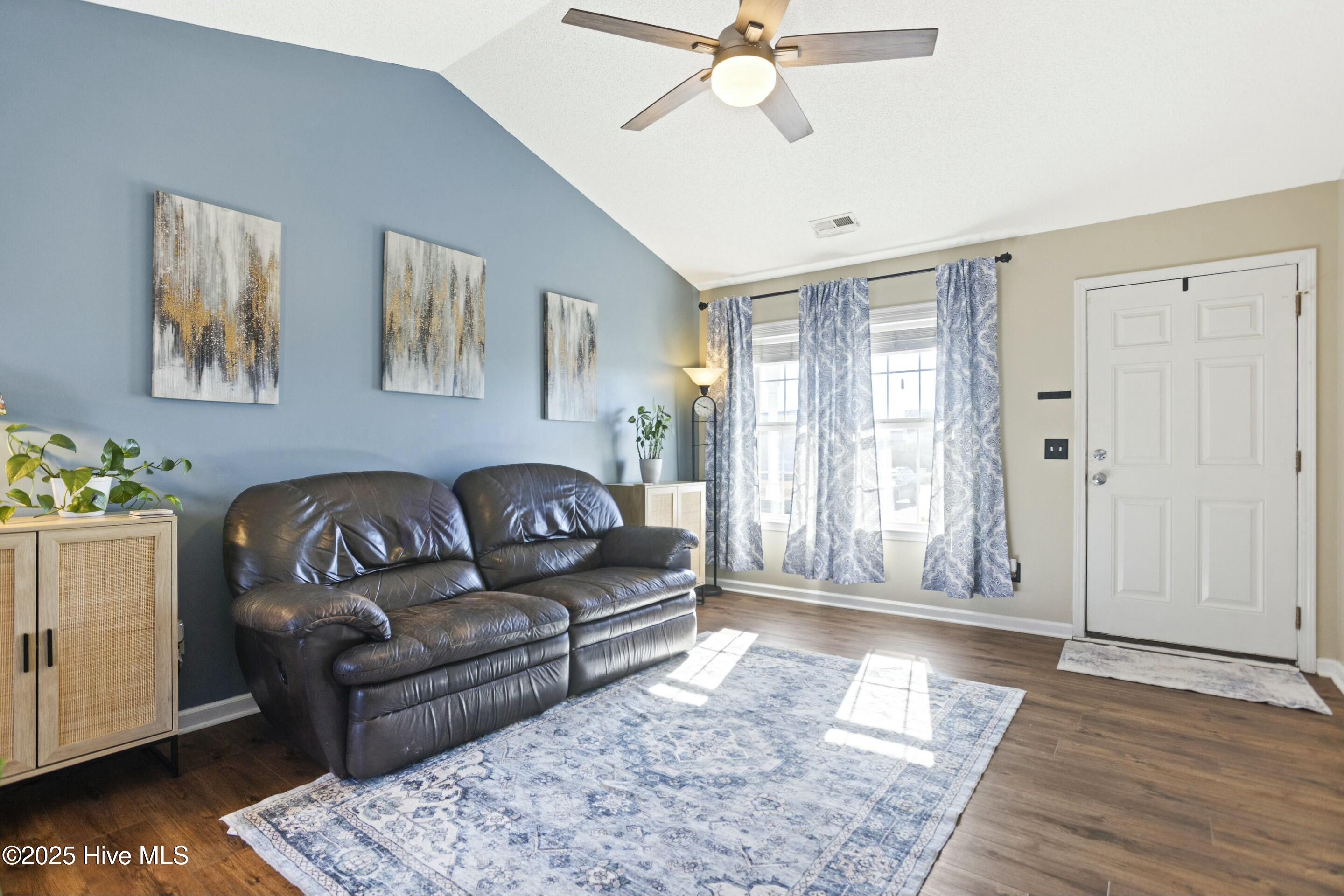 2705 Mascot Court Property Photo 8