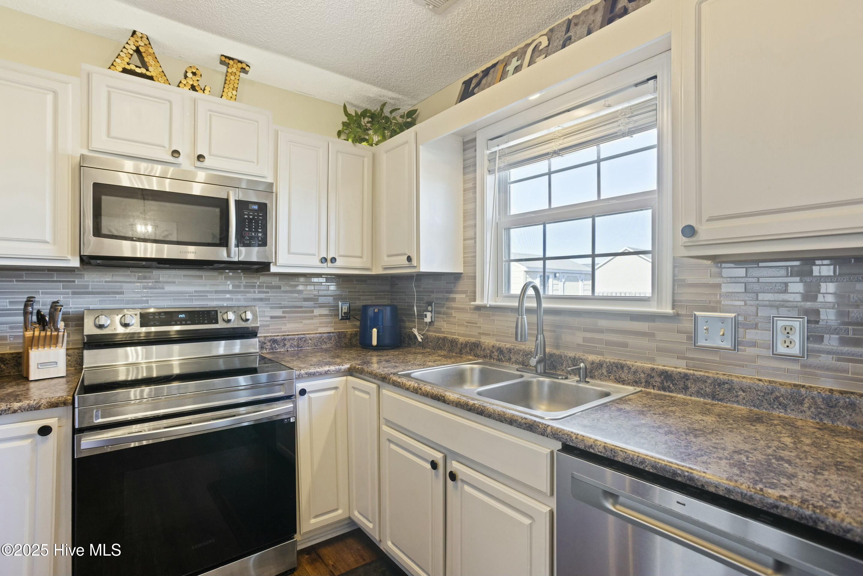 2705 Mascot Court Property Photo 13