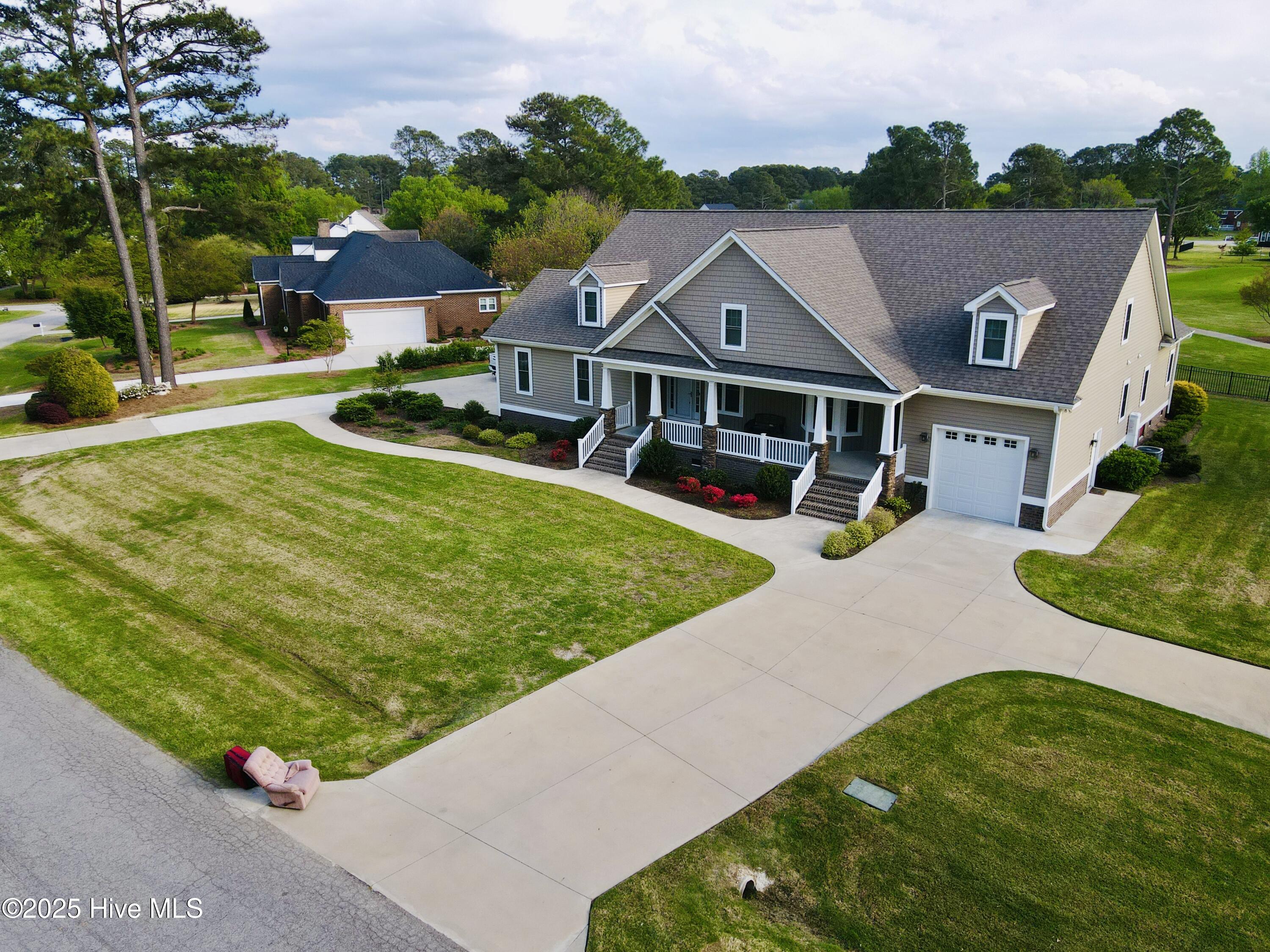4915 Country Club Drive Property Photo 4