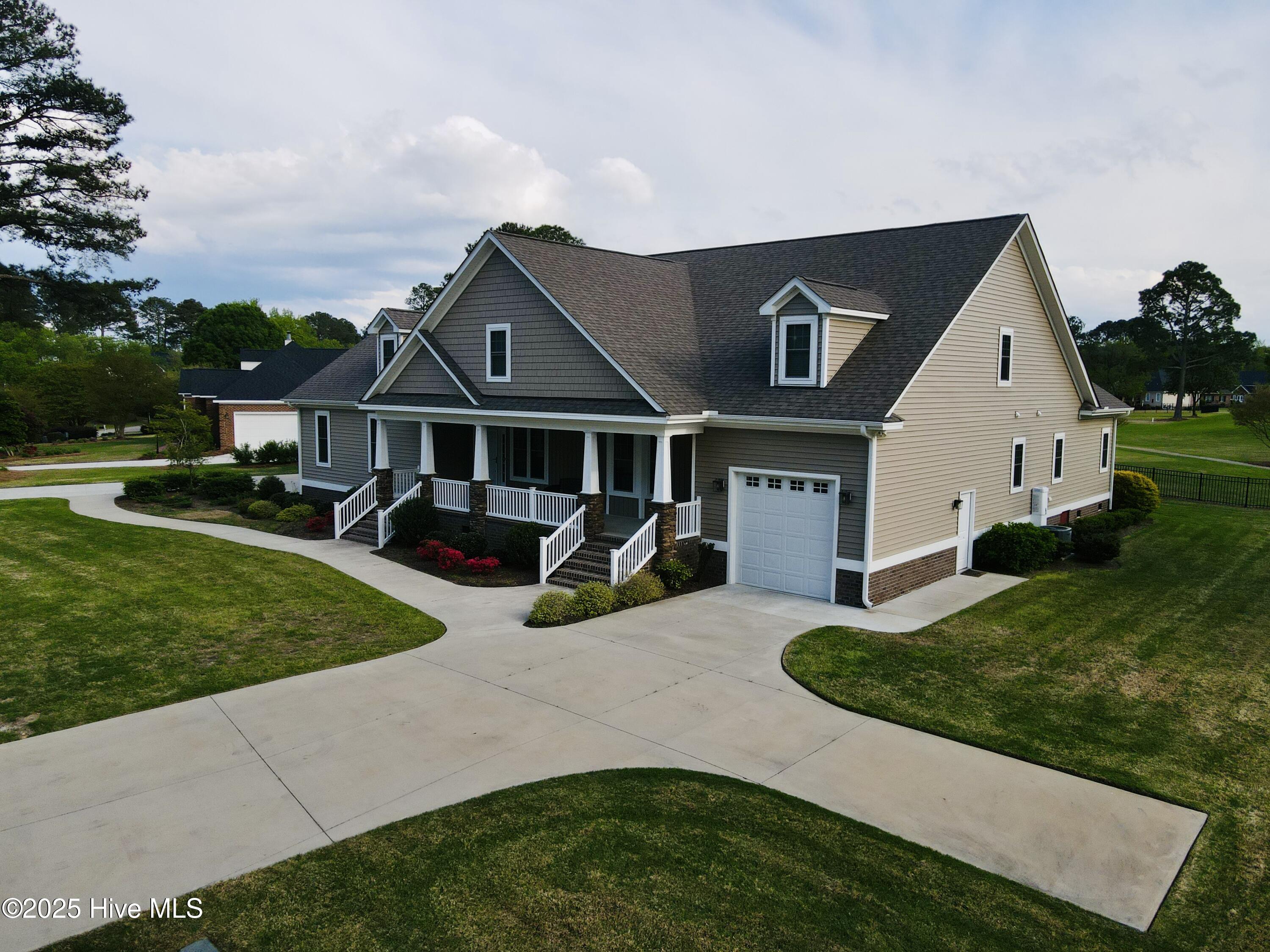 4915 Country Club Drive Property Photo 6