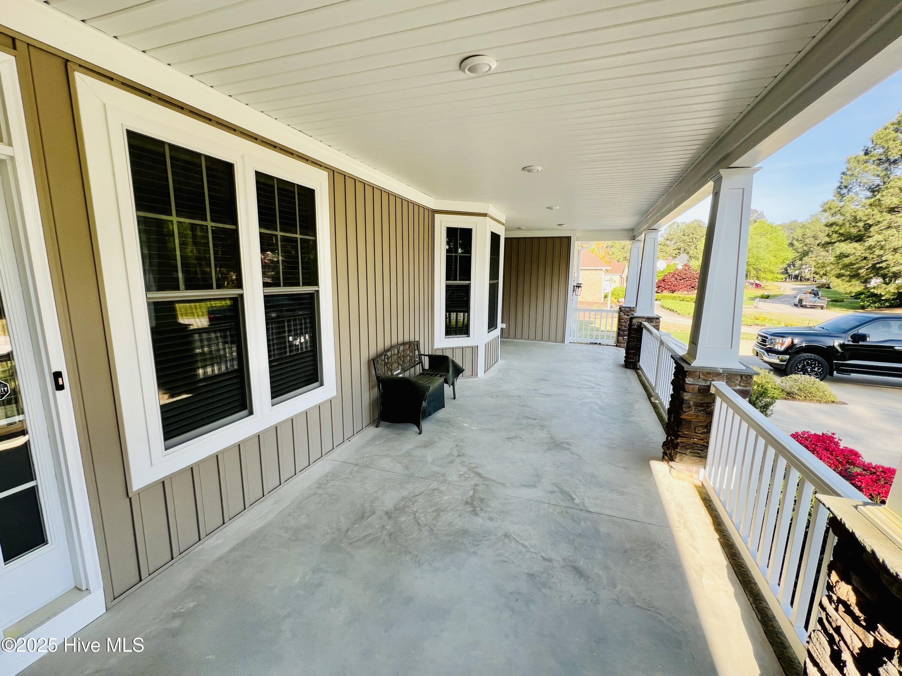 4915 Country Club Drive Property Photo 7