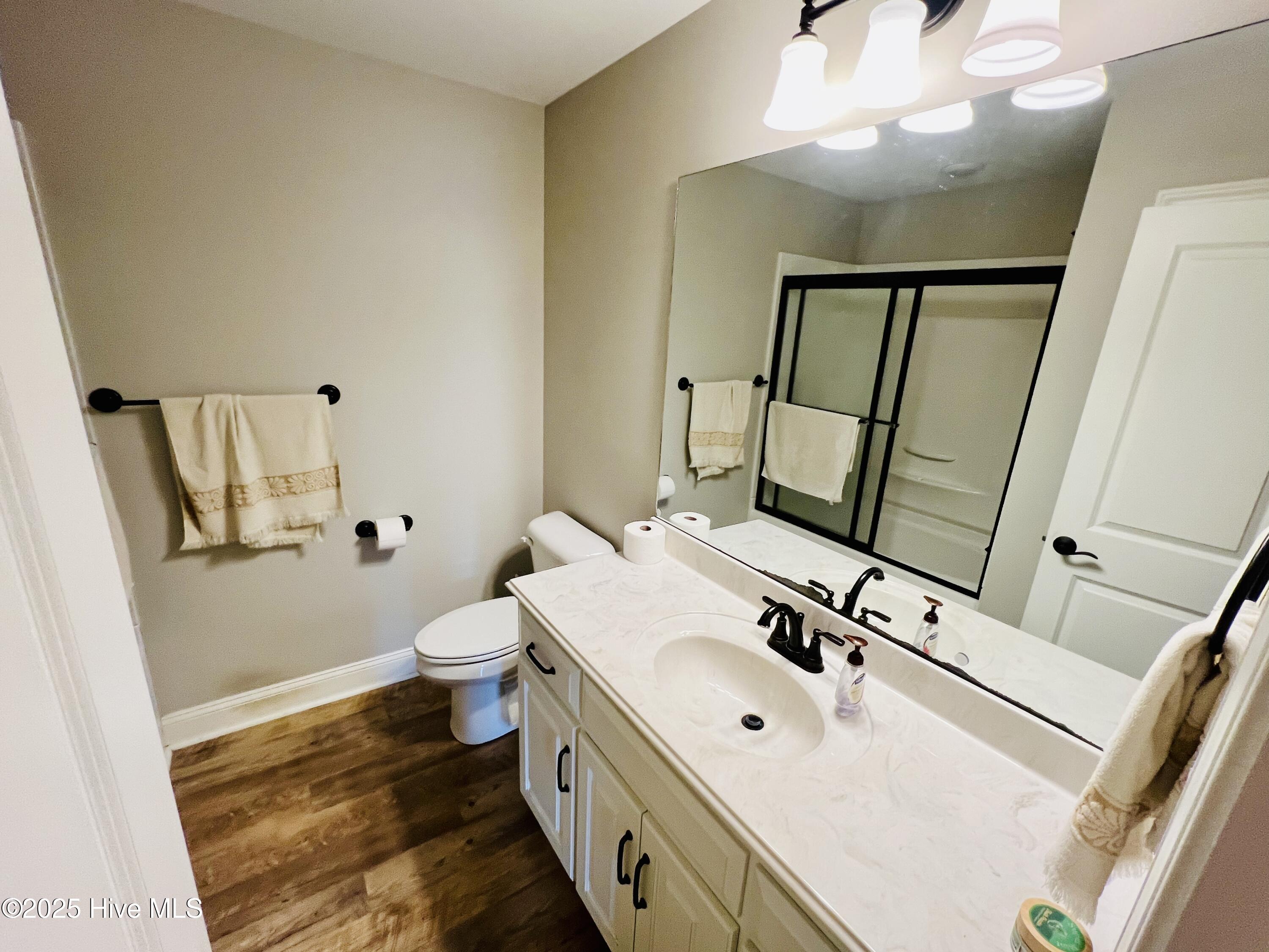 4915 Country Club Drive Property Photo 12