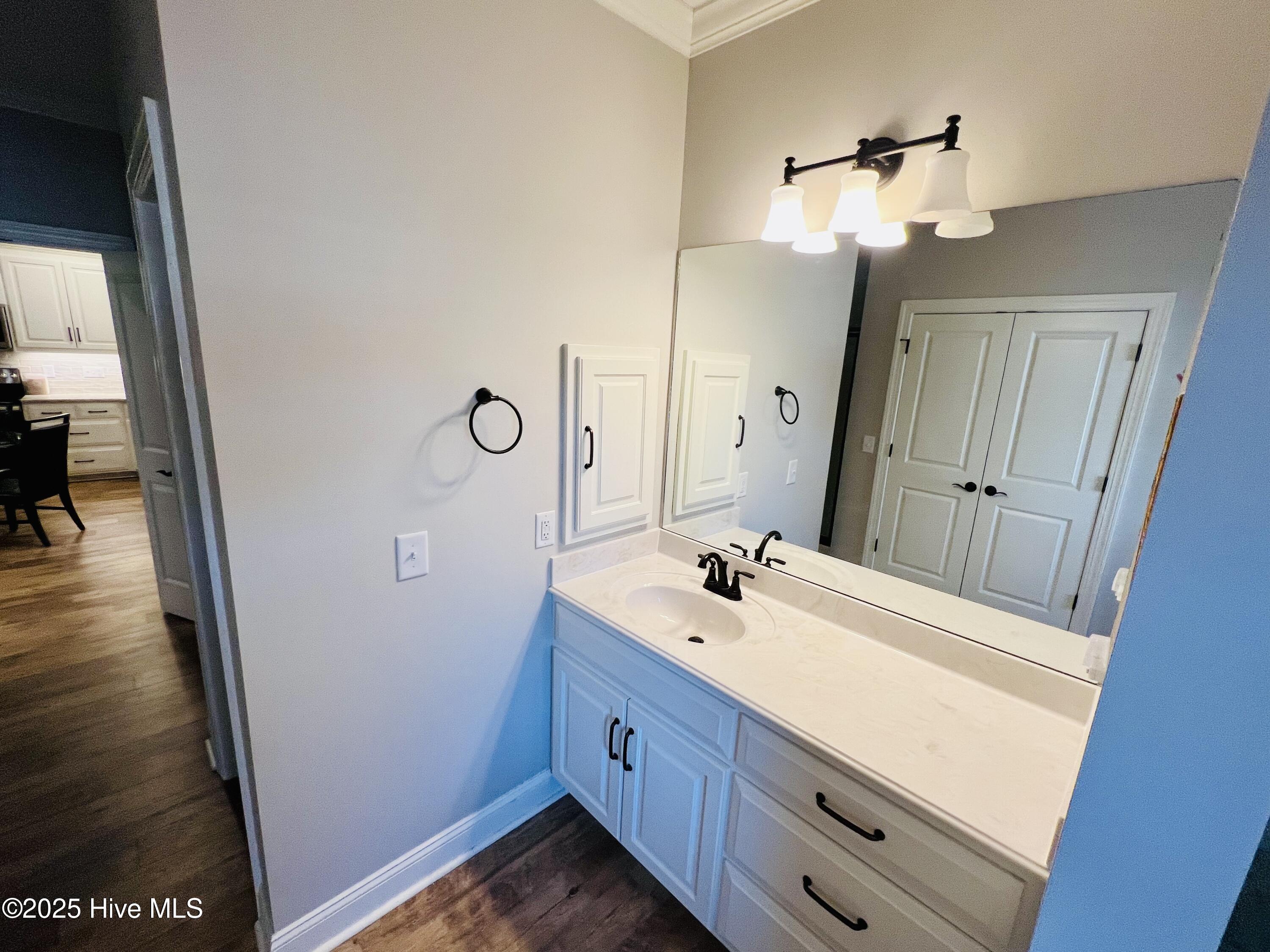 4915 Country Club Drive Property Photo 15