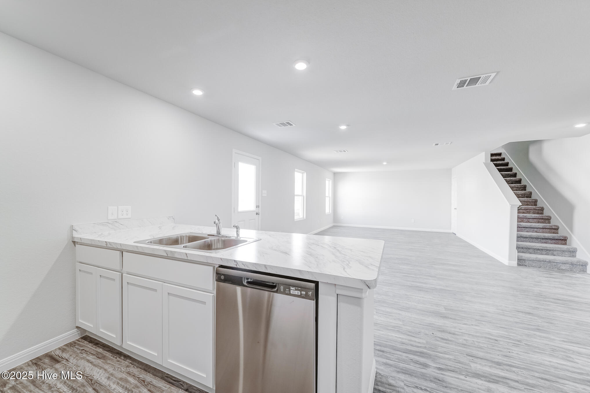 107 Institute Road Property Photo 4