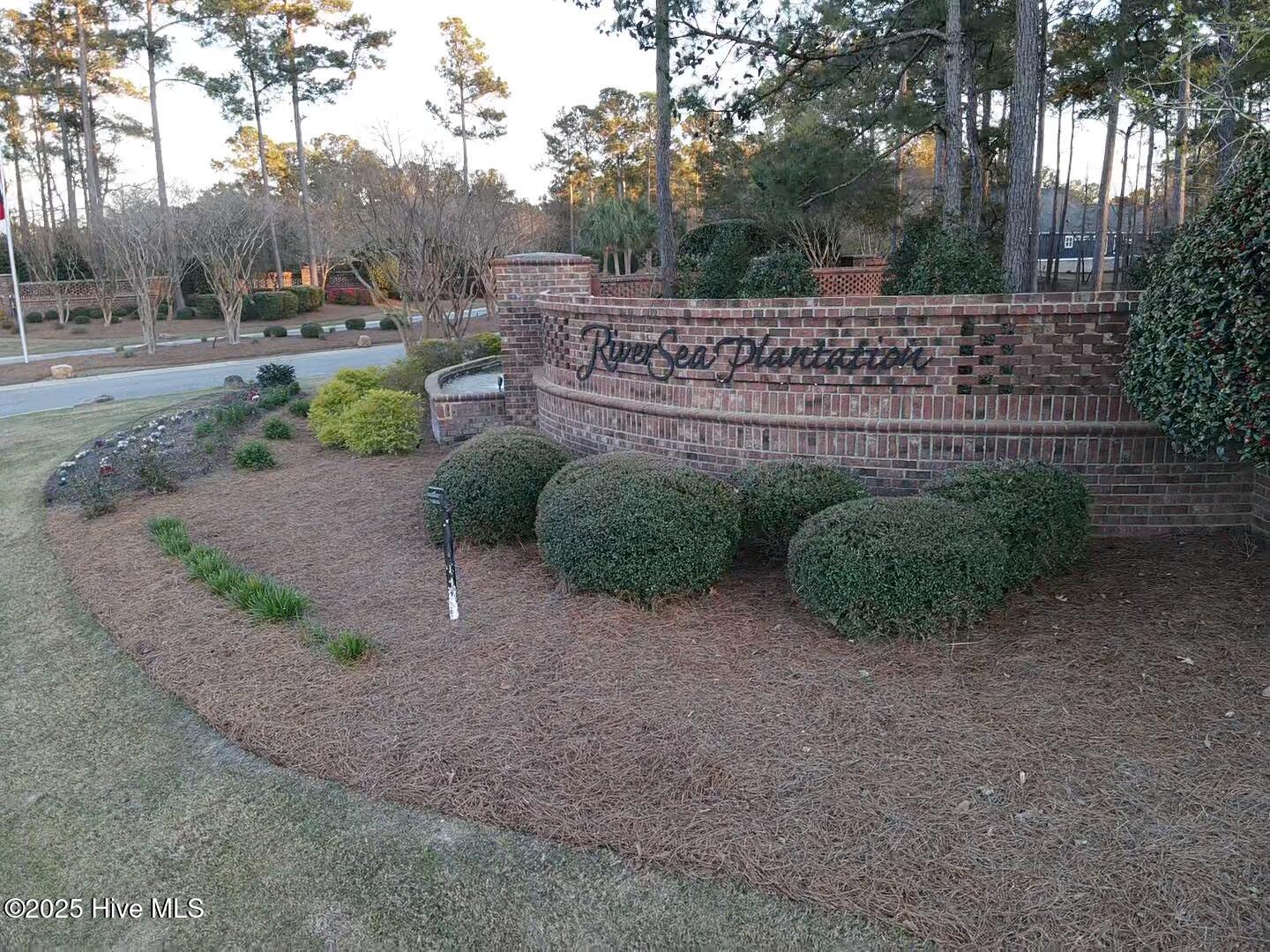 751 Cedarhurst Drive Property Photo 3