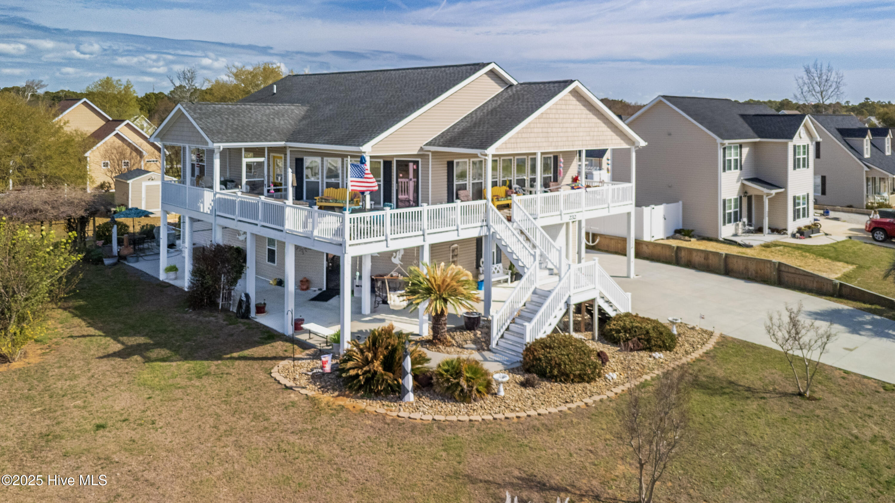 232 Hickory Shores Drive Property Photo 1