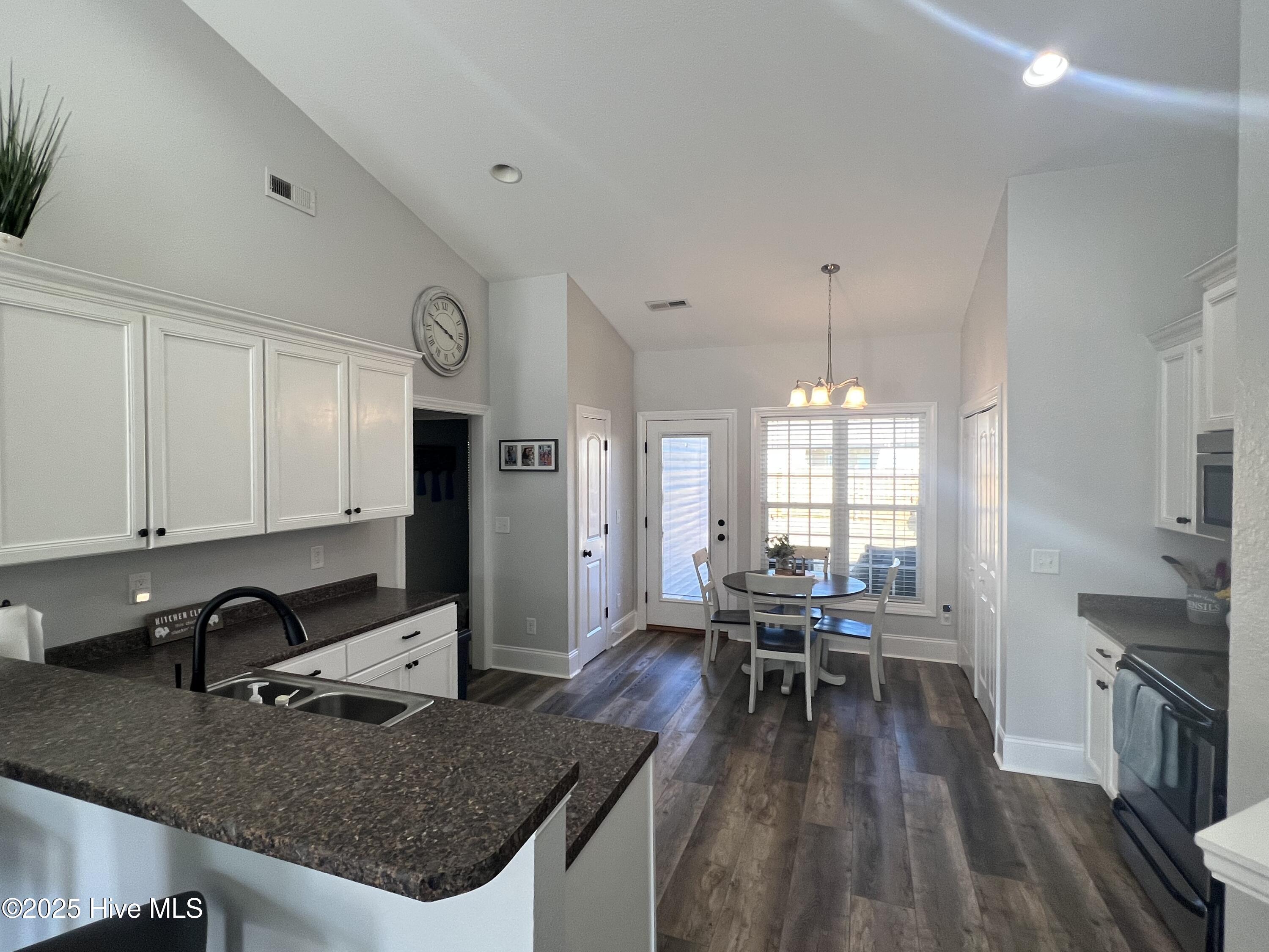 3344 Ellsworth Drive Property Photo 5